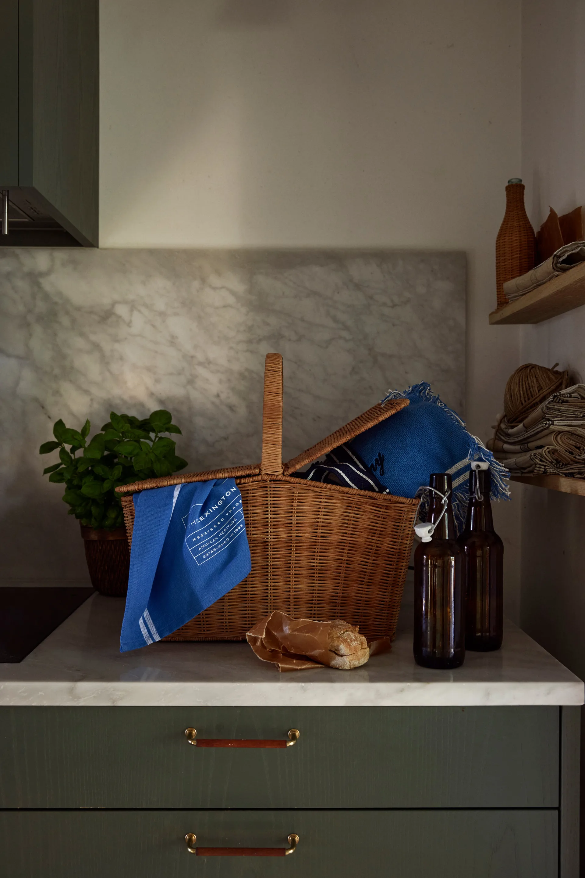 Couverture de pique-nique Easter Eggs in Papier Maché 150x150 cm, Blue Lexington