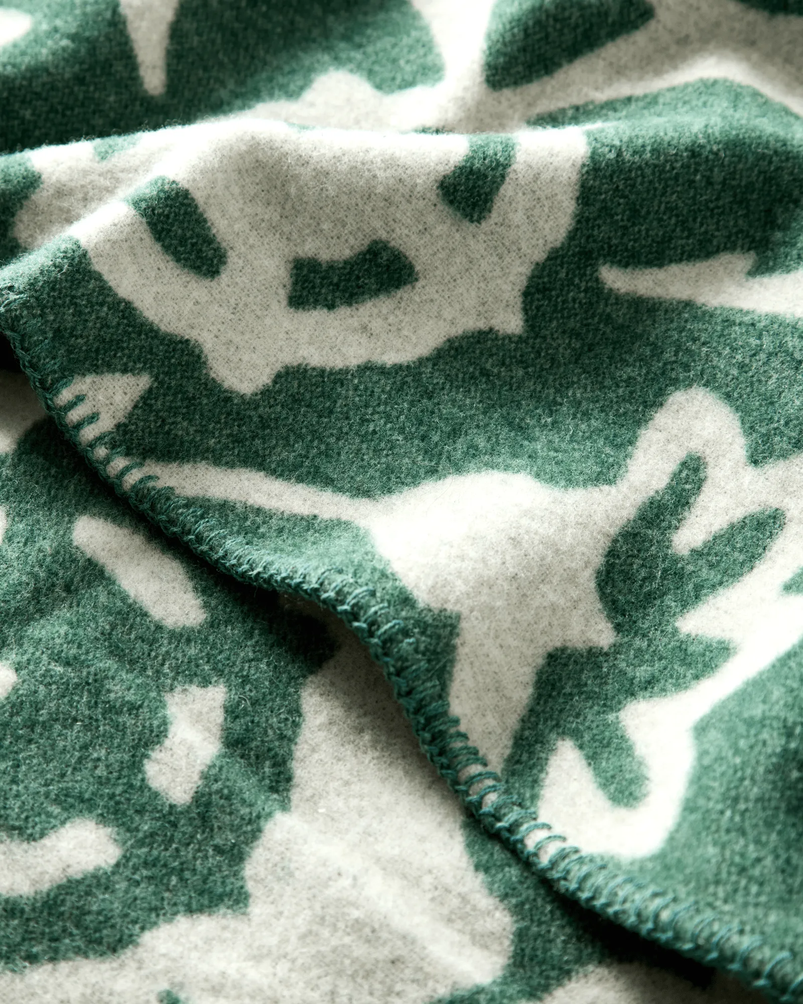 Couverture en laine tissée jacquard Flower, Green-Light beige Lexington
