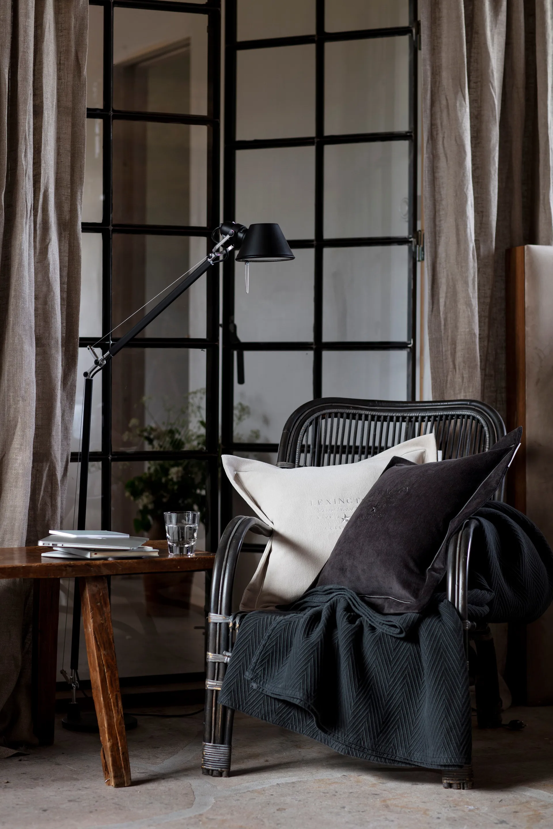 Housse de coussin Hotel Velvet 50x50 cm, Gris foncé Lexington