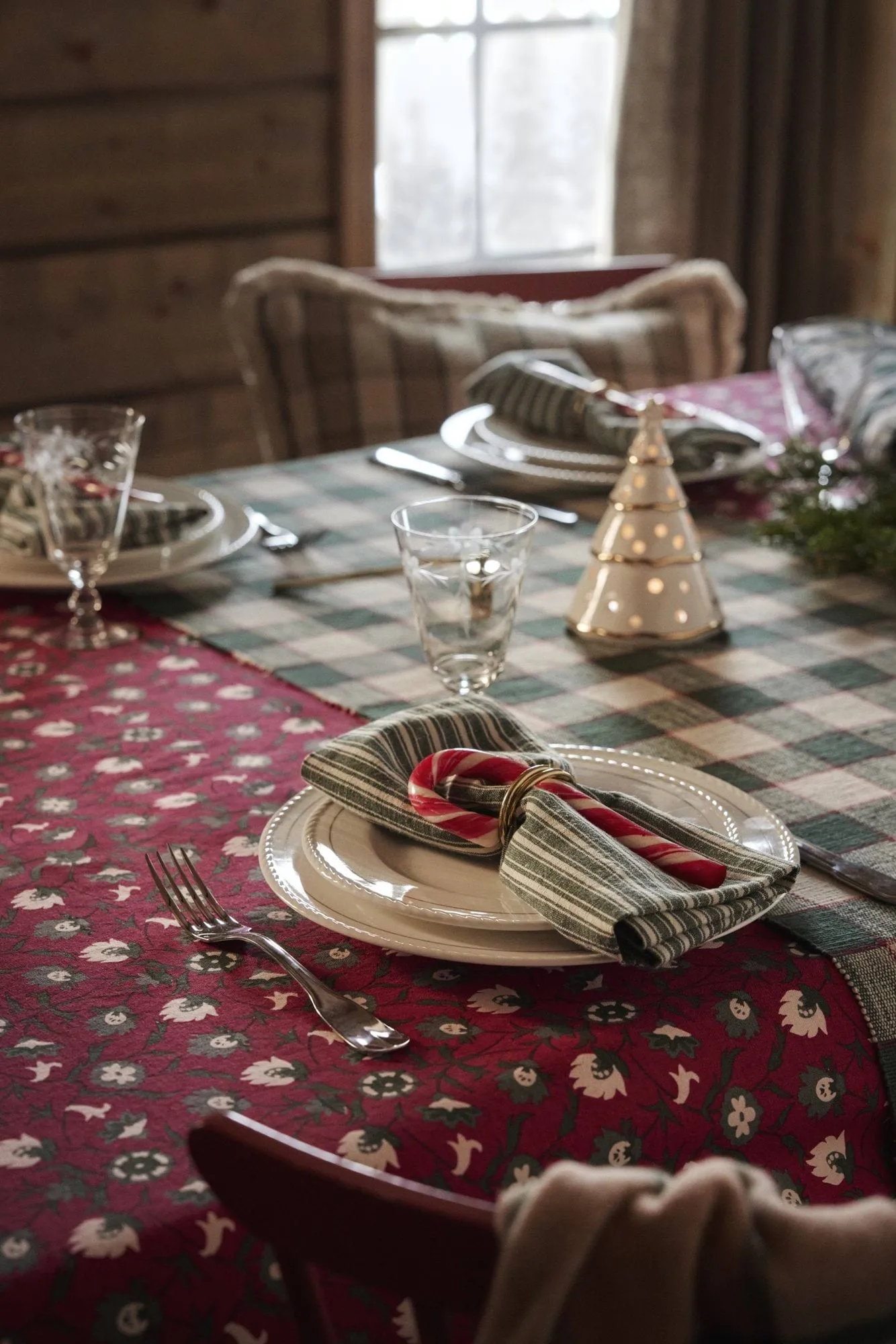 Nappe Checked Cotton Linen 150x350 cm, Green-light beige-red Lexington