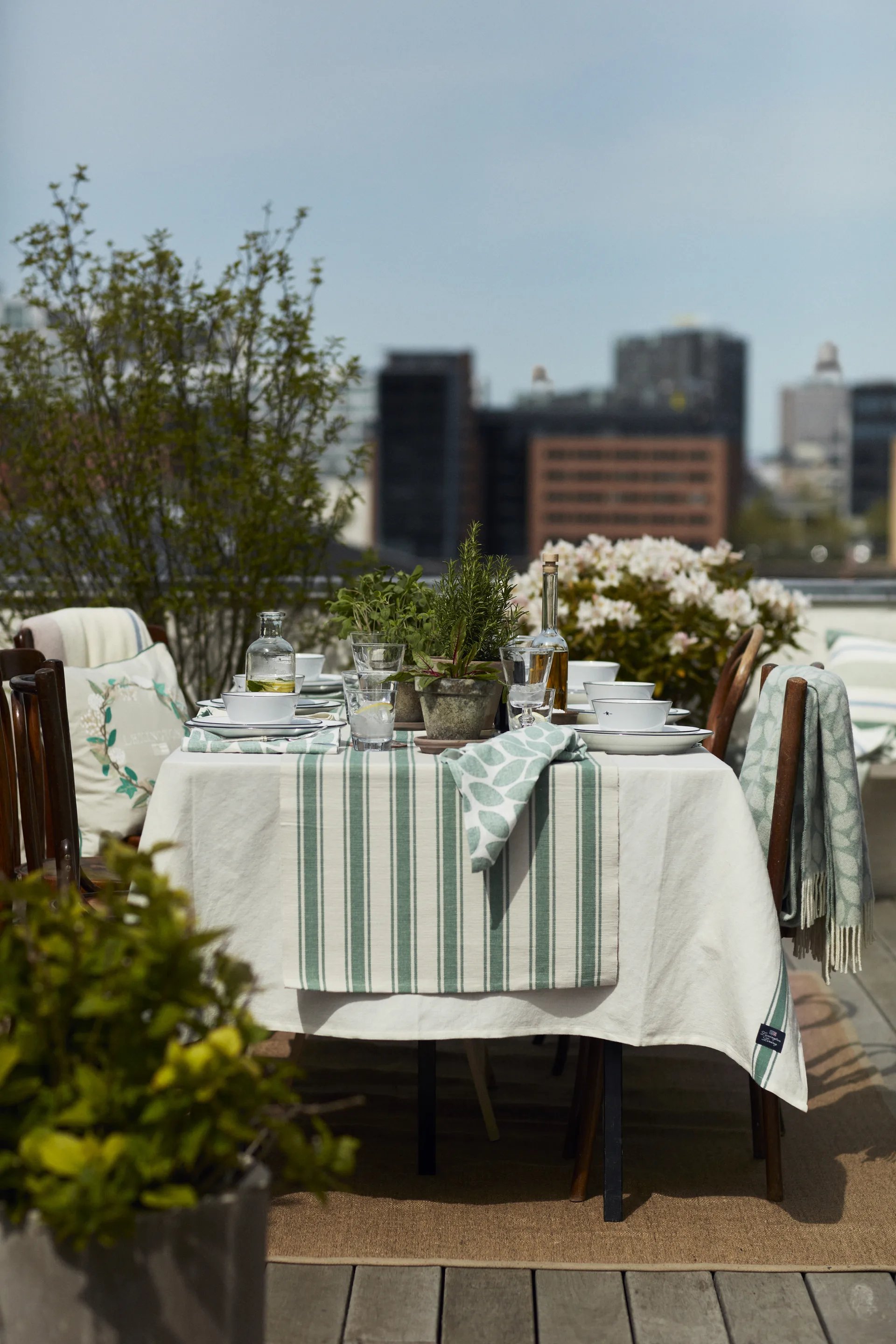 Plaid en laine Leaves Recycled Wool Jacquard 130x170 cm, Vert Lexington