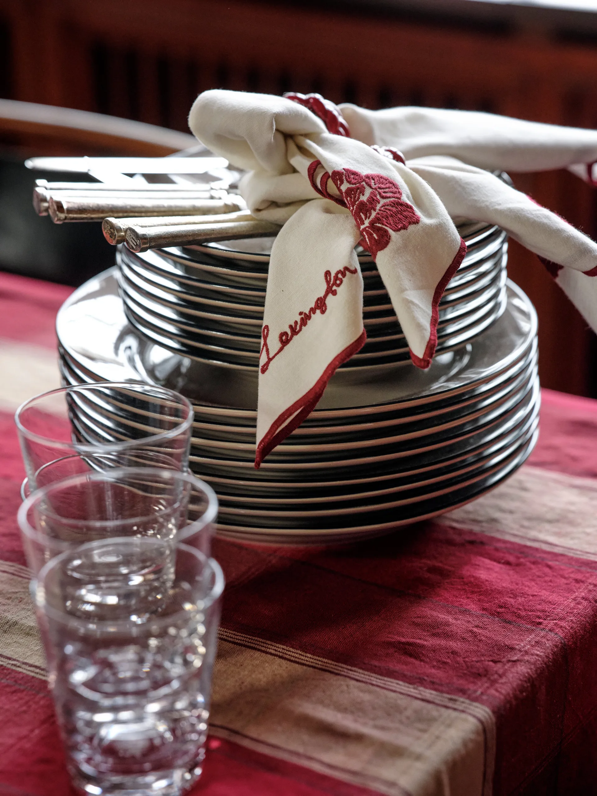 Serviette Flower linen-cotton 50x50 cm., Blanc-rouge Lexington