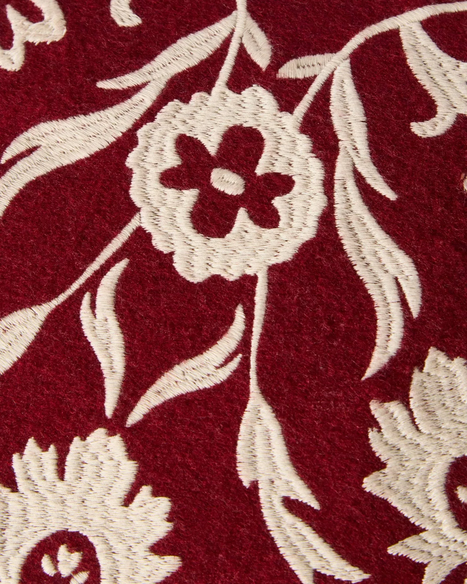 Taie Flower Embroidered Wool Mix 50x50 cm, Red-Light beige Lexington