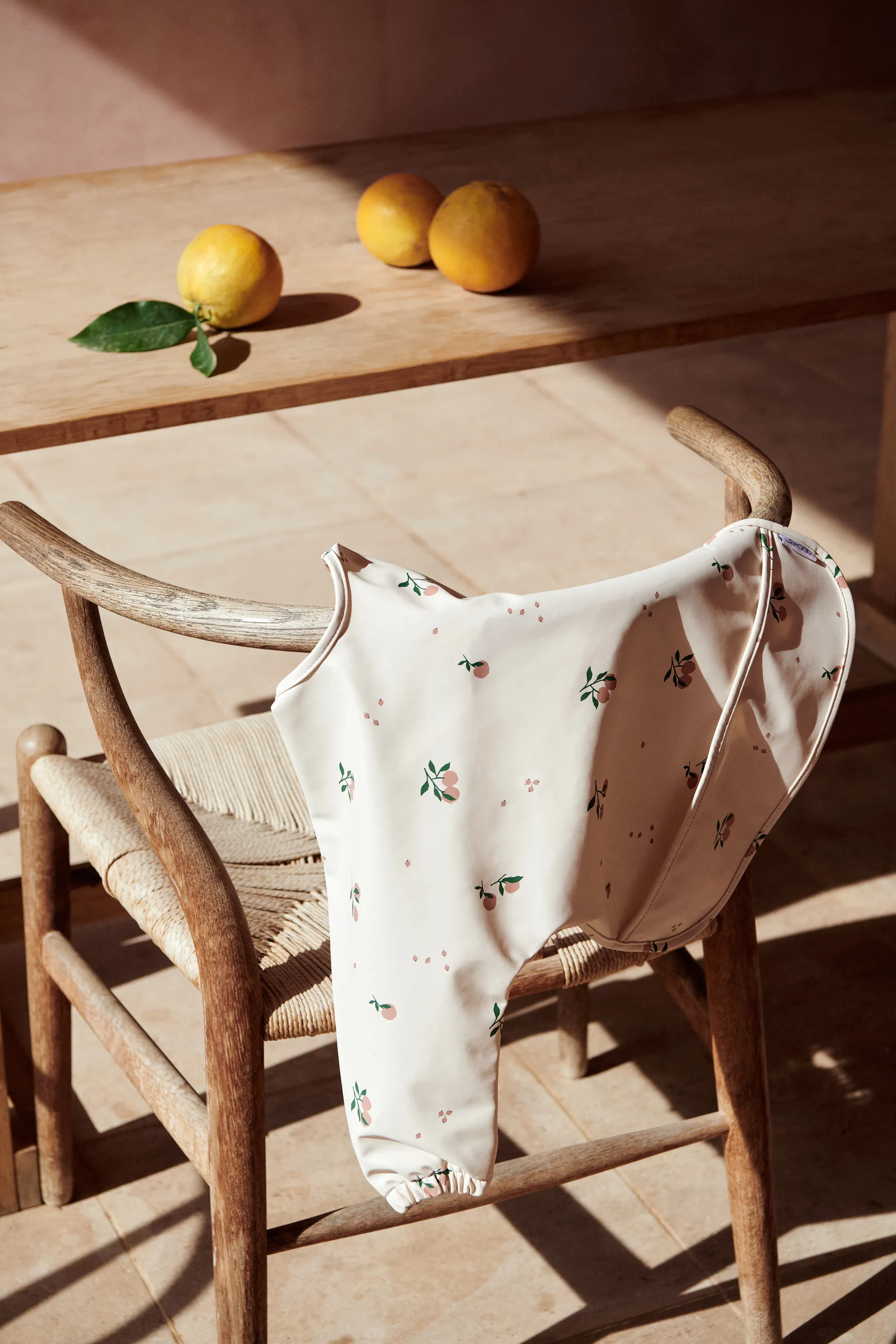 Bavoir à manches Merle, Peach-Sea shell mix Liewood