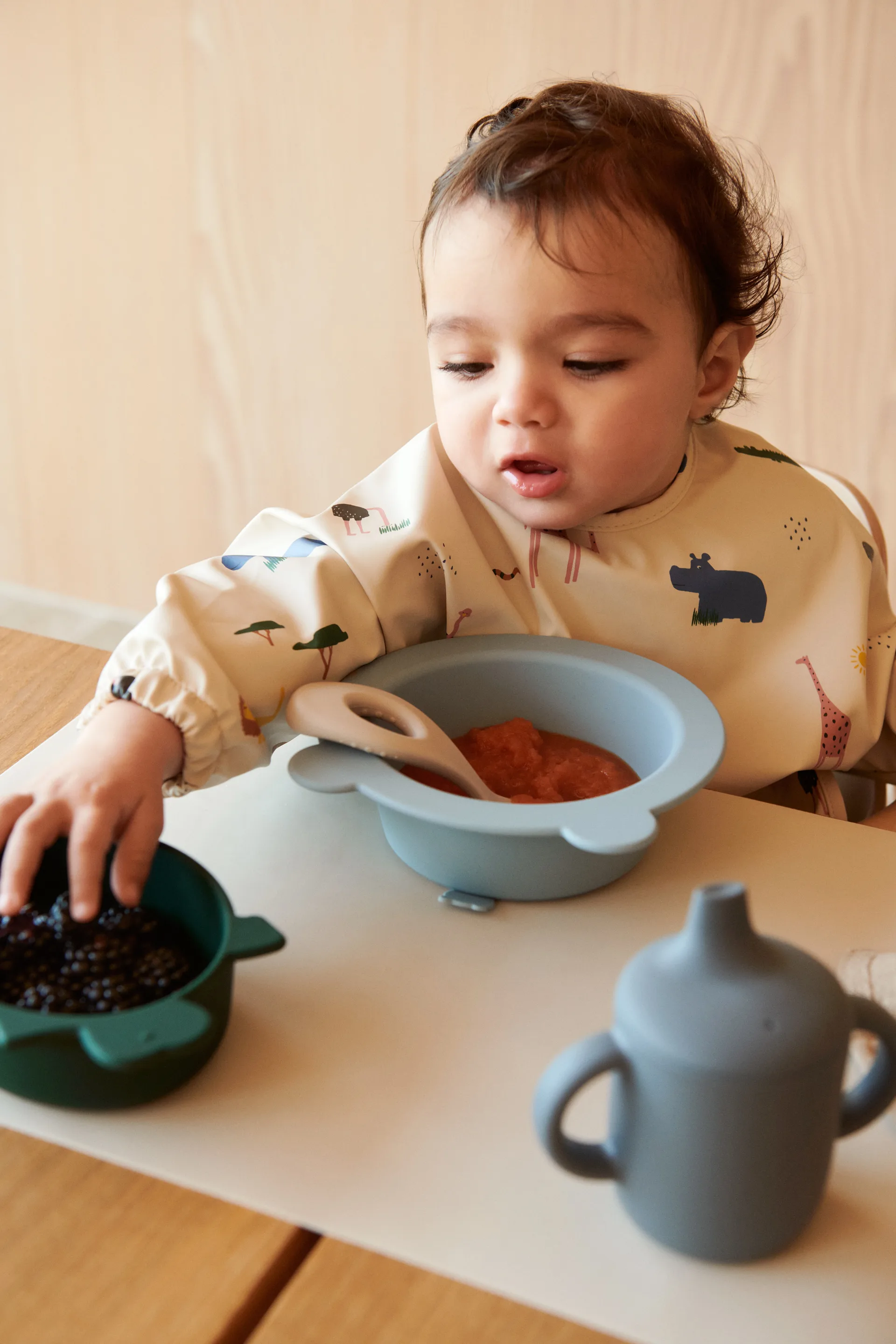 Bavoir à manches Merle, Safari sandy mix Liewood