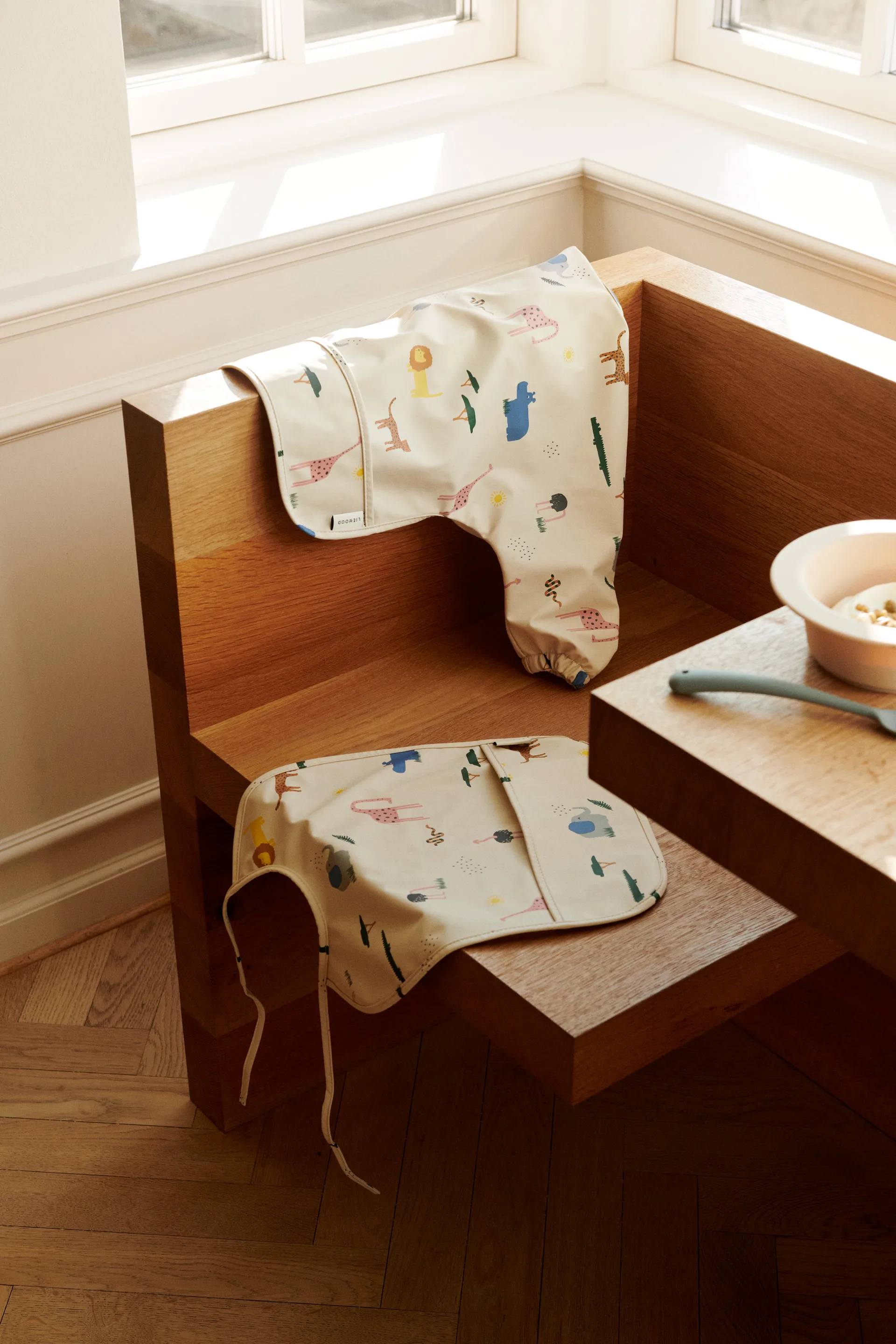 Bavoir à manches Merle, Safari sandy mix Liewood