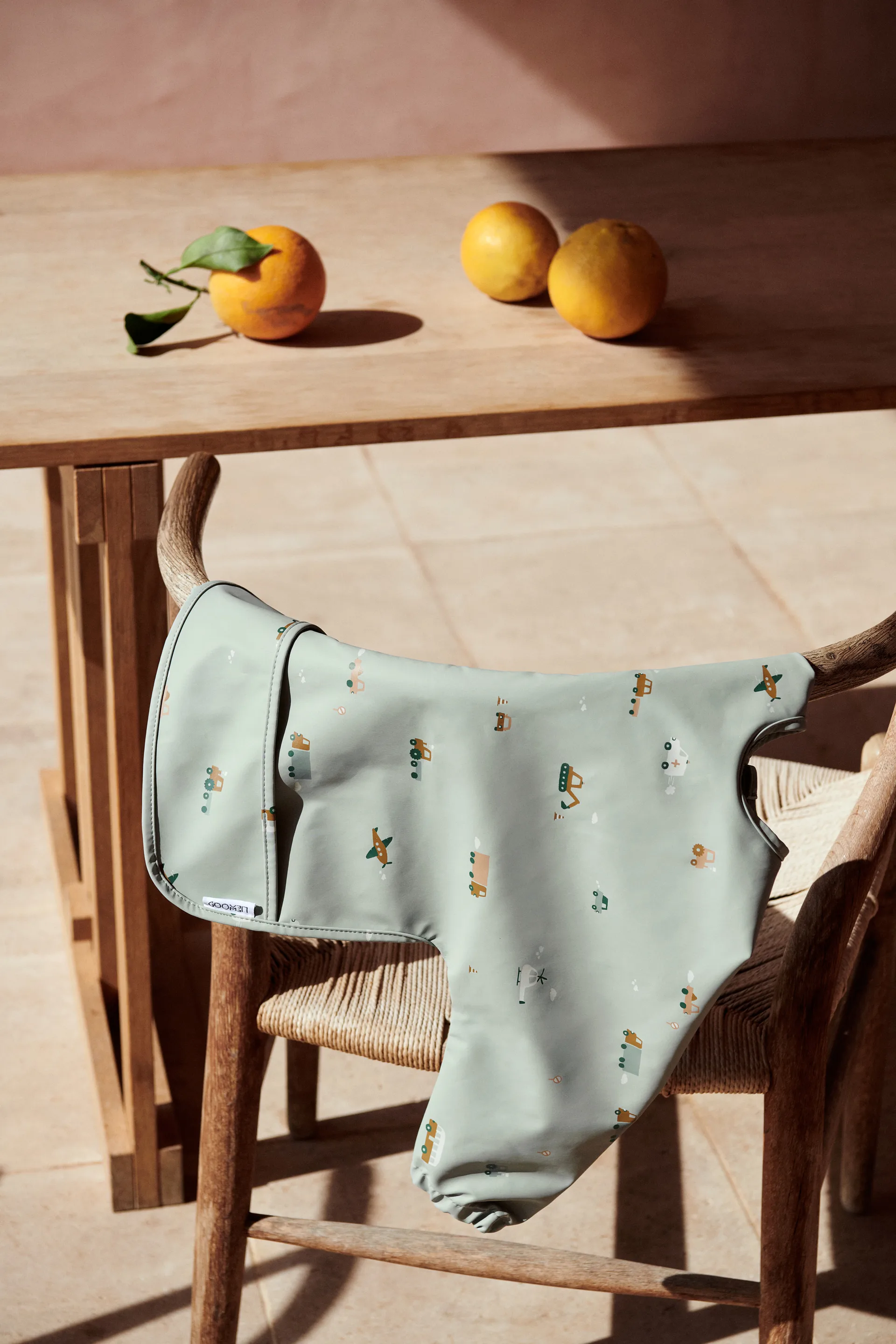 Bavoir à manches Merle, Vehicles-dove blue mix Liewood