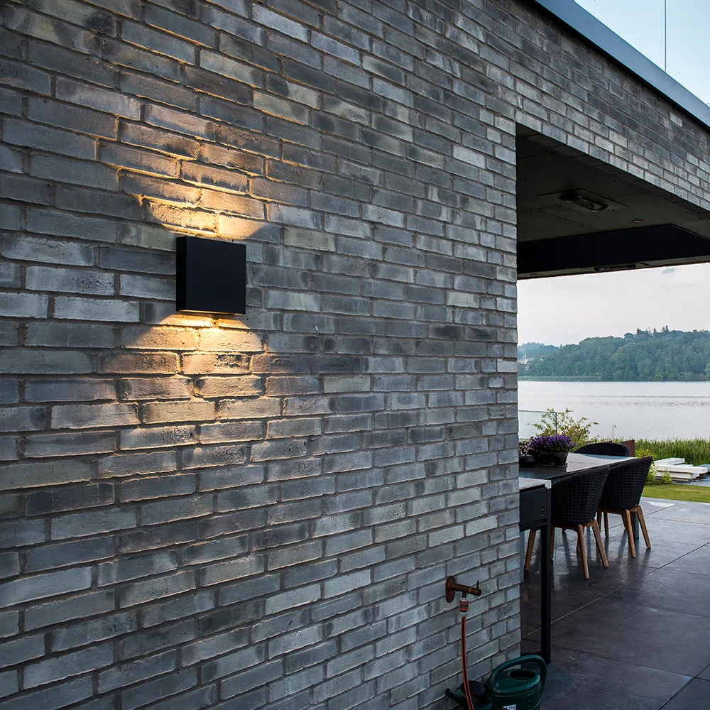 Applique Compact W1 Up/Down, black, 2700 kelvins Light-Point