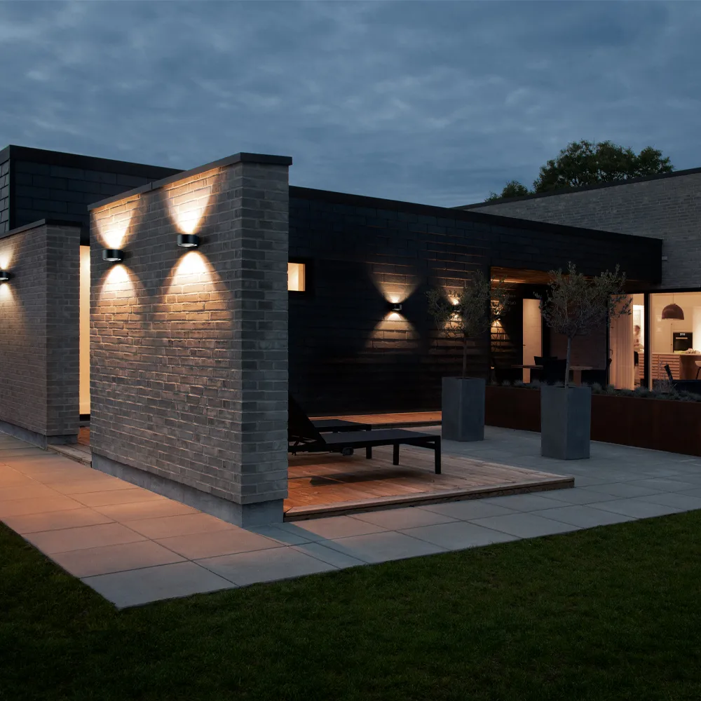 Applique Orbit W1, black, 2700 kelvins Light-Point