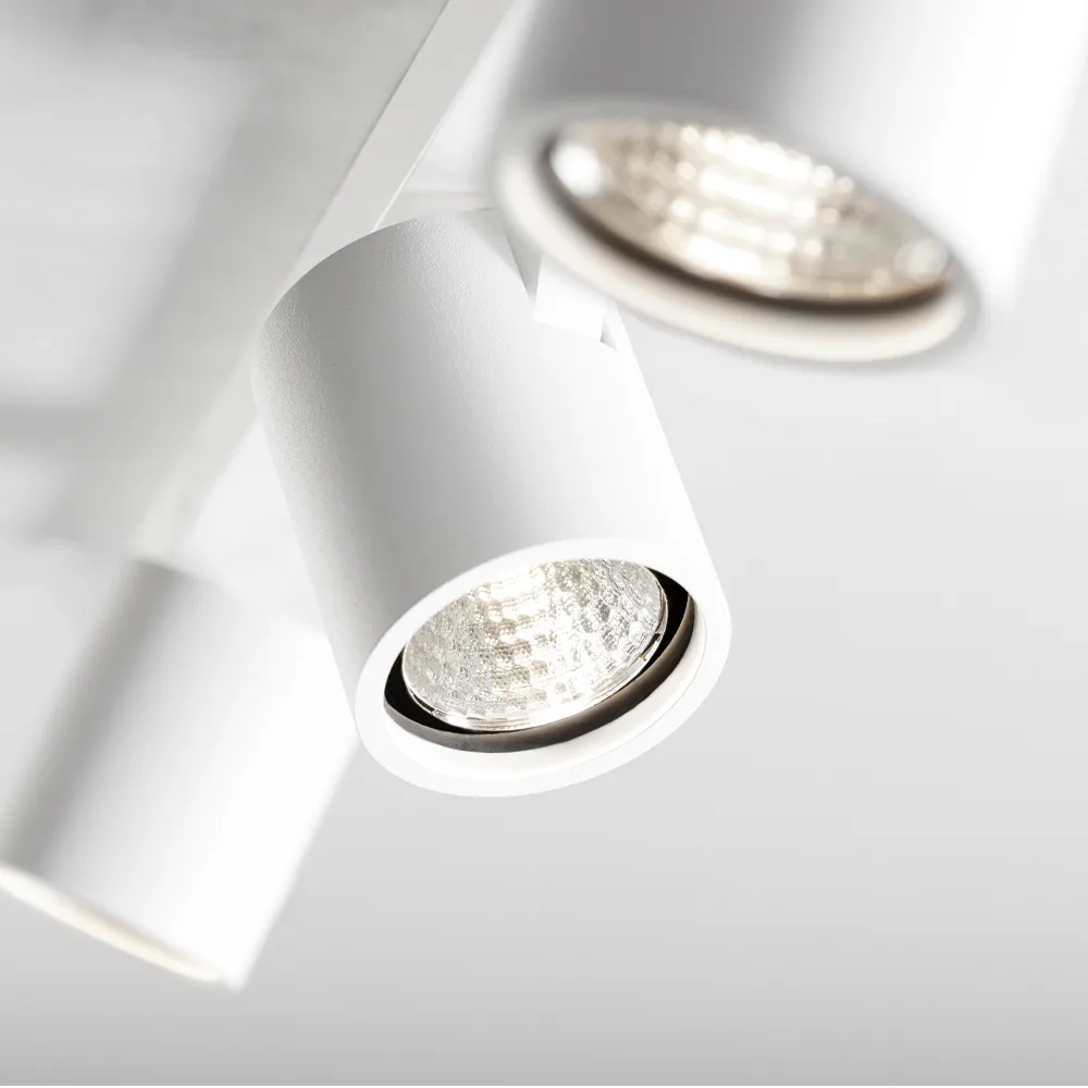 Focus Line spotlight, white, 2700 kelvins Light-Point