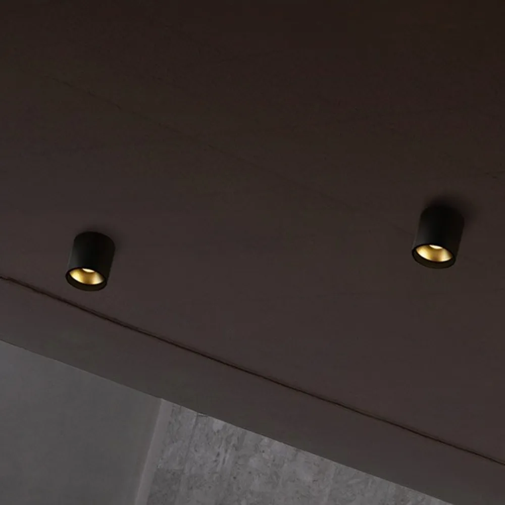 Solo Round spotlight, black/gold, 3000 kelvins Light-Point