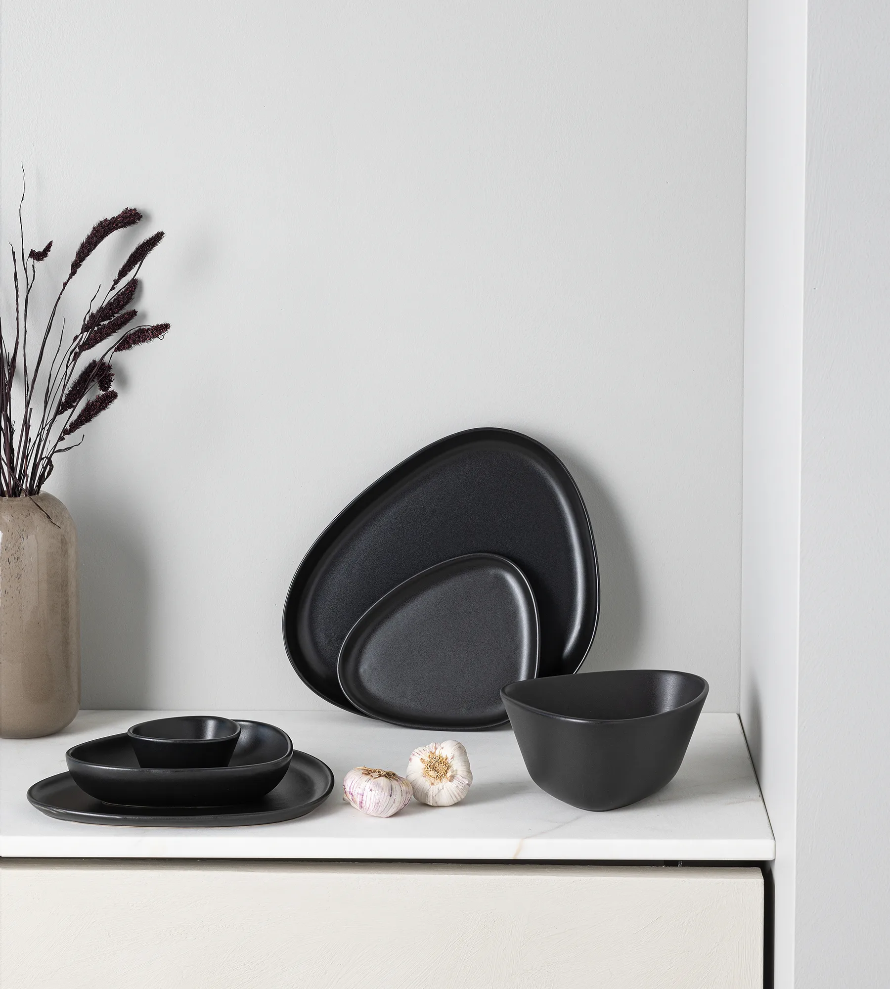 Assiette creuse Curve Stoneware 19x22 cm, Black LIND DNA