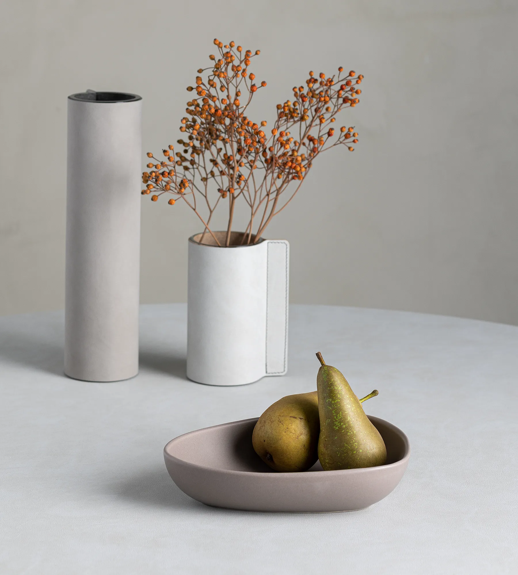 Assiette creuse Curve Stoneware 19x22 cm, Warm Grey LIND DNA
