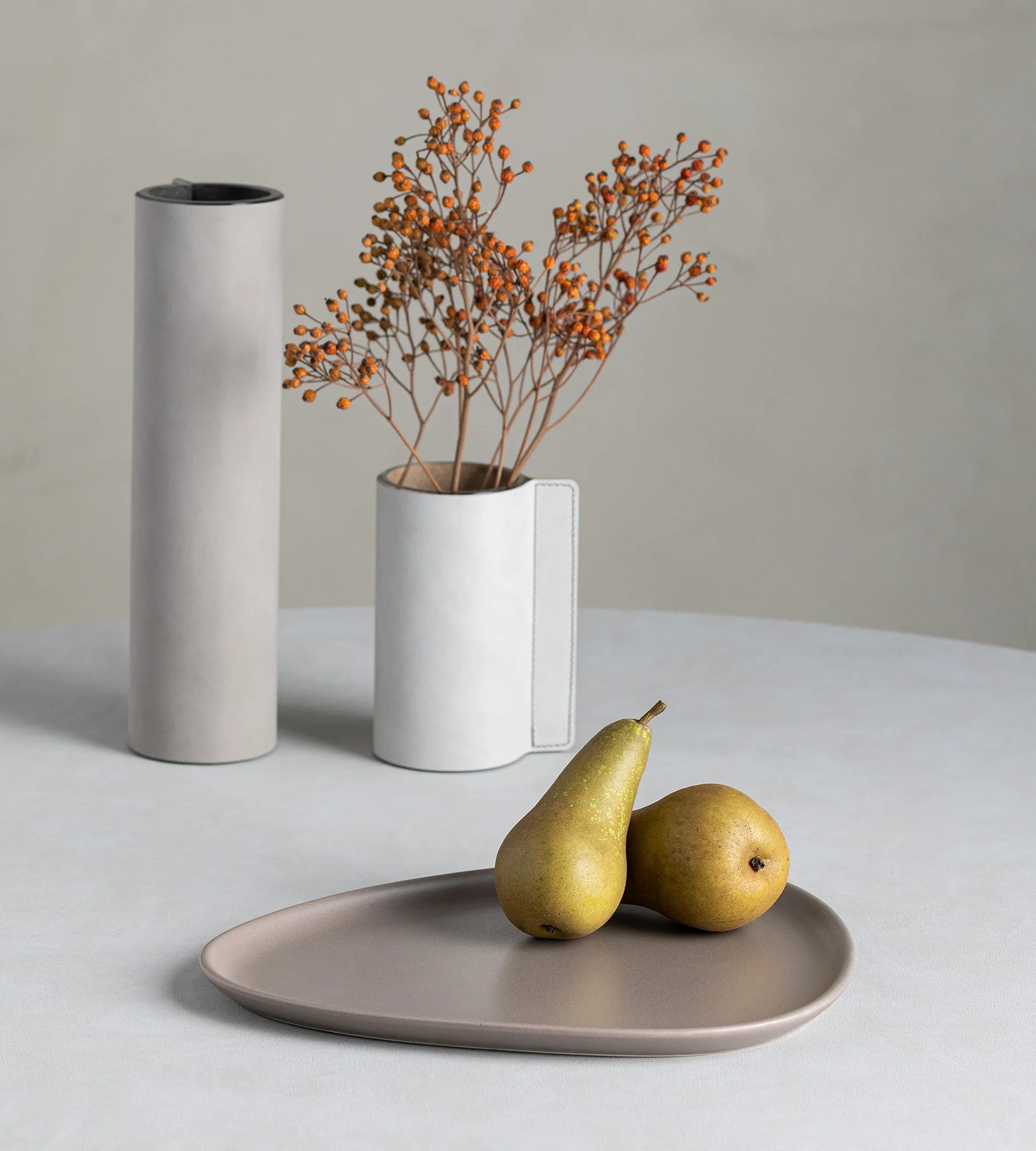 Assiette Curve Stoneware 26x30 cm, Warm Grey LIND DNA