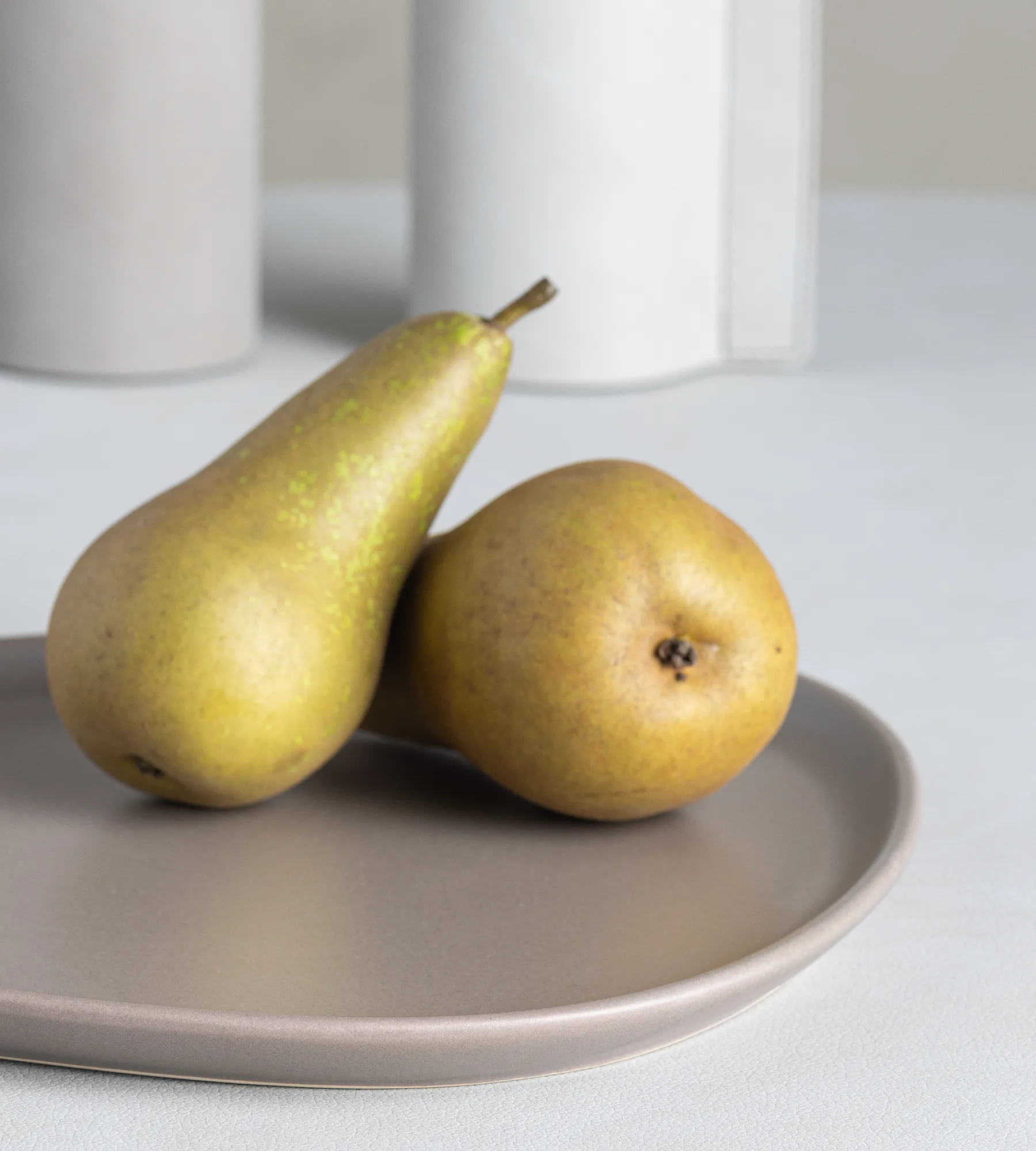 Assiette Curve Stoneware 26x30 cm, Warm Grey LIND DNA