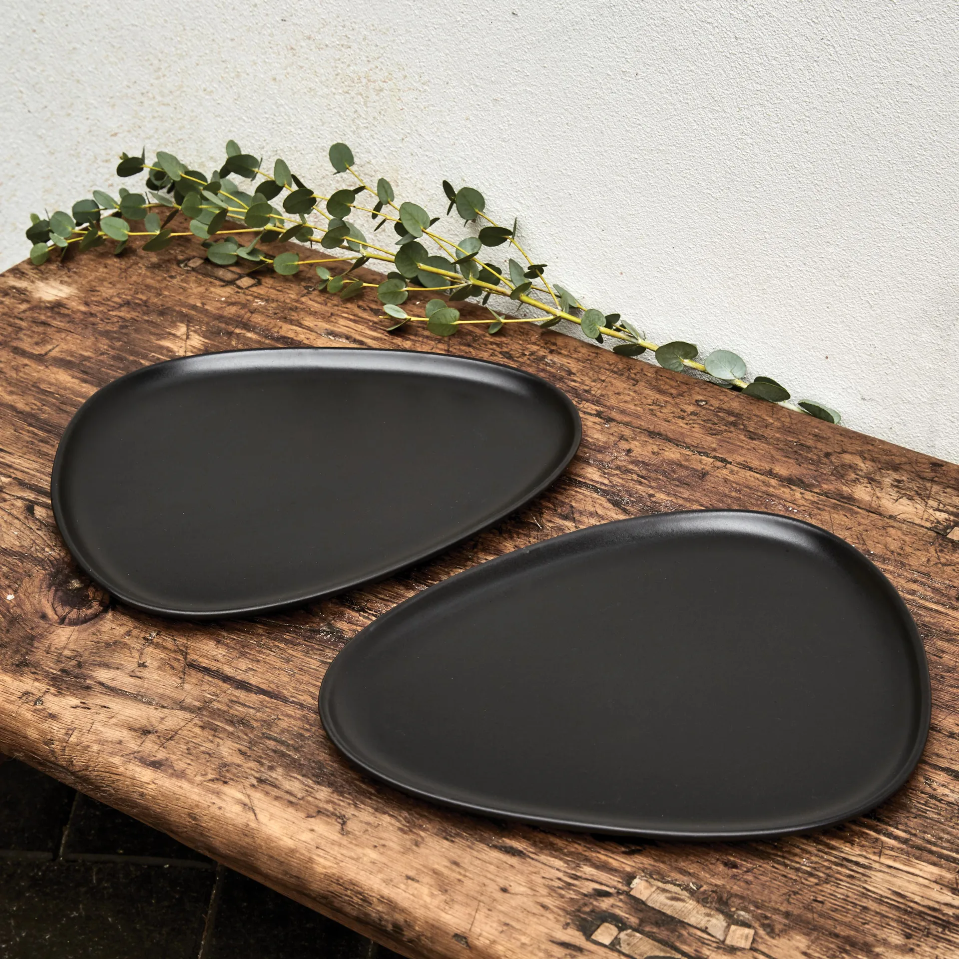 Assiettes Curve Stoneware lot de 2, Noir LIND DNA