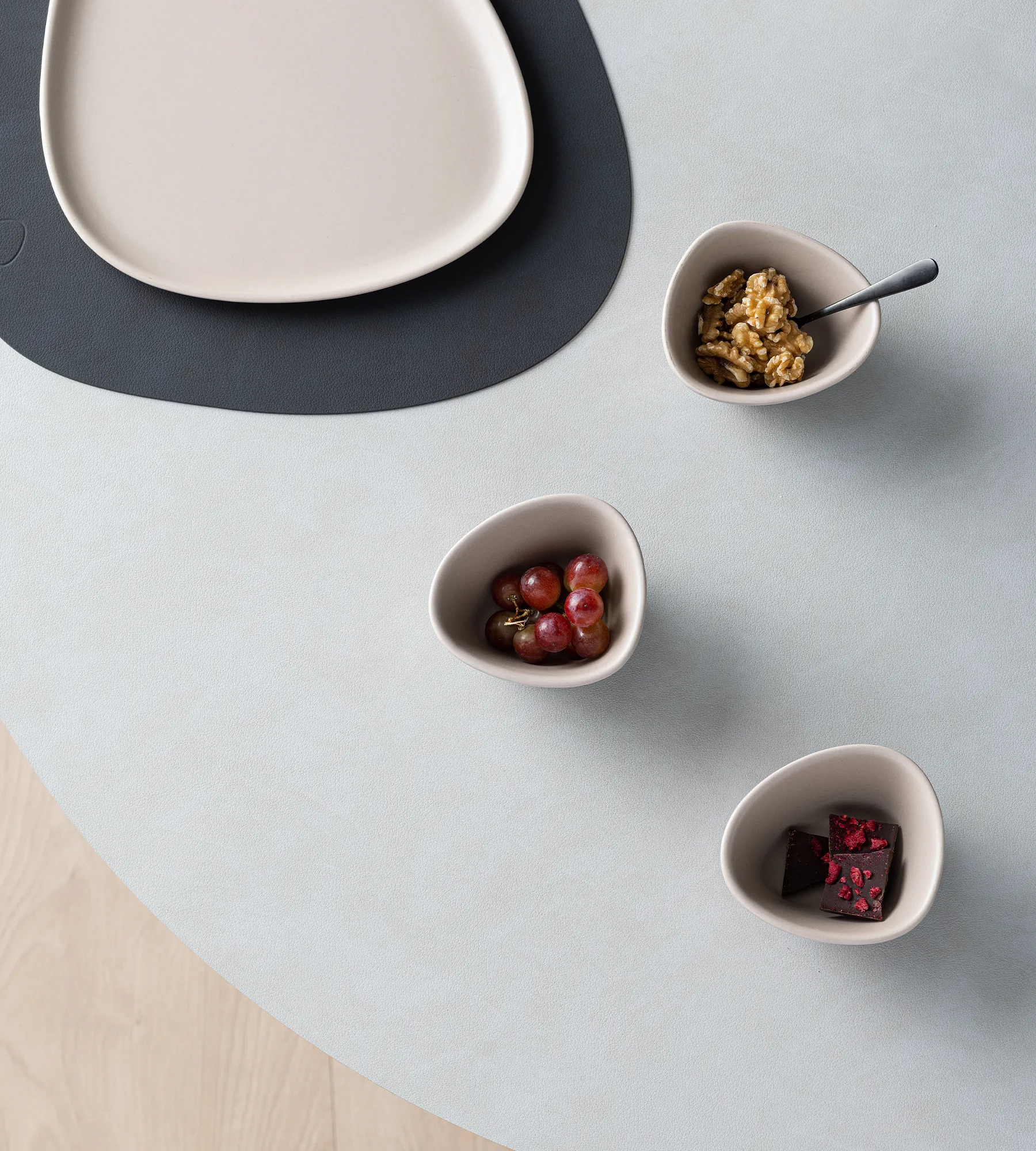 Bol Curve Stoneware S 10x11 cm, Sand LIND DNA