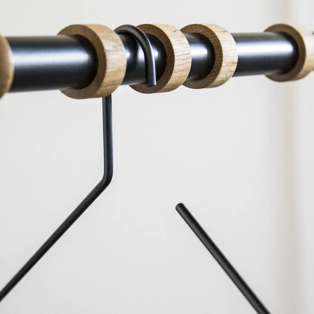 Cintre Slim, black LIND DNA