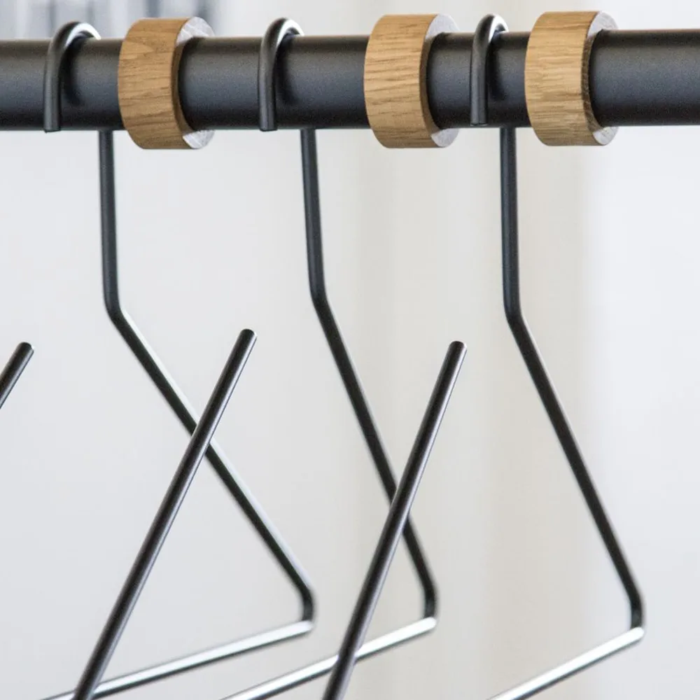 Cintre Slim, black LIND DNA