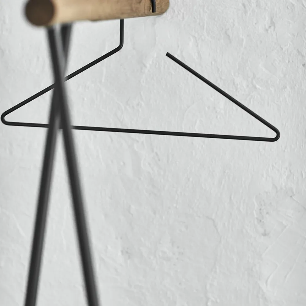 Cintre Slim, black LIND DNA