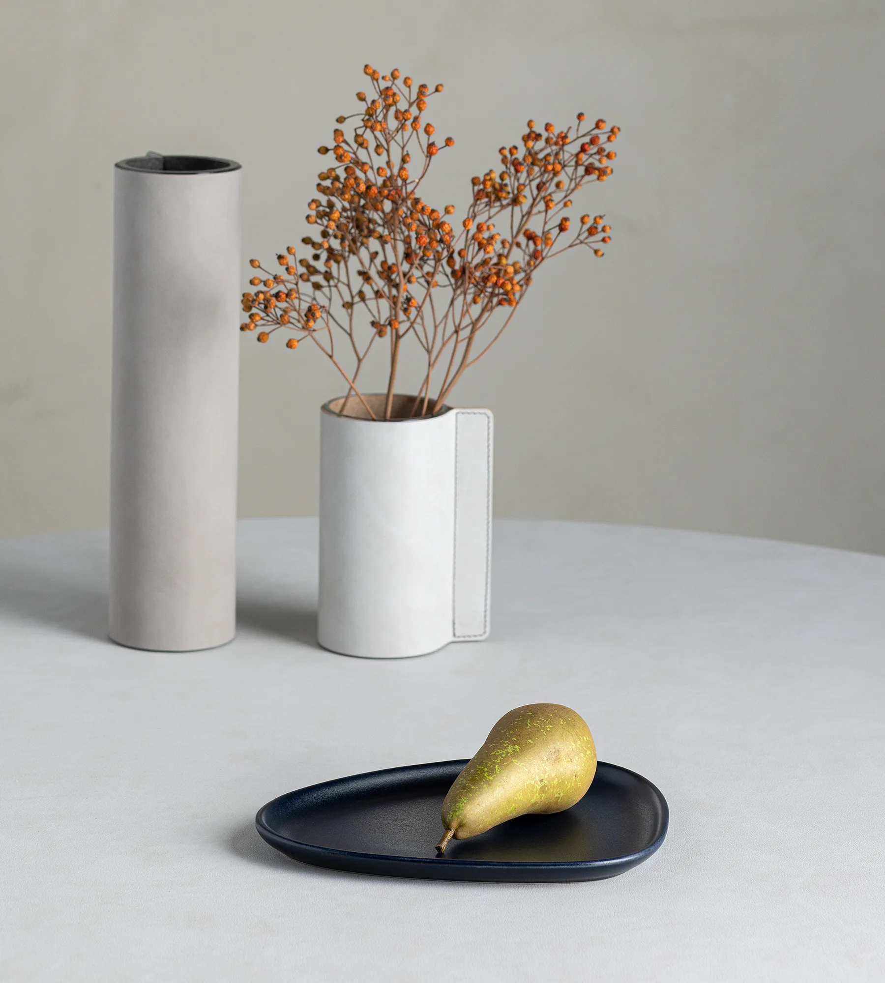 Petite assiette Curve Stoneware 19x22 cm, Navy blue LIND DNA