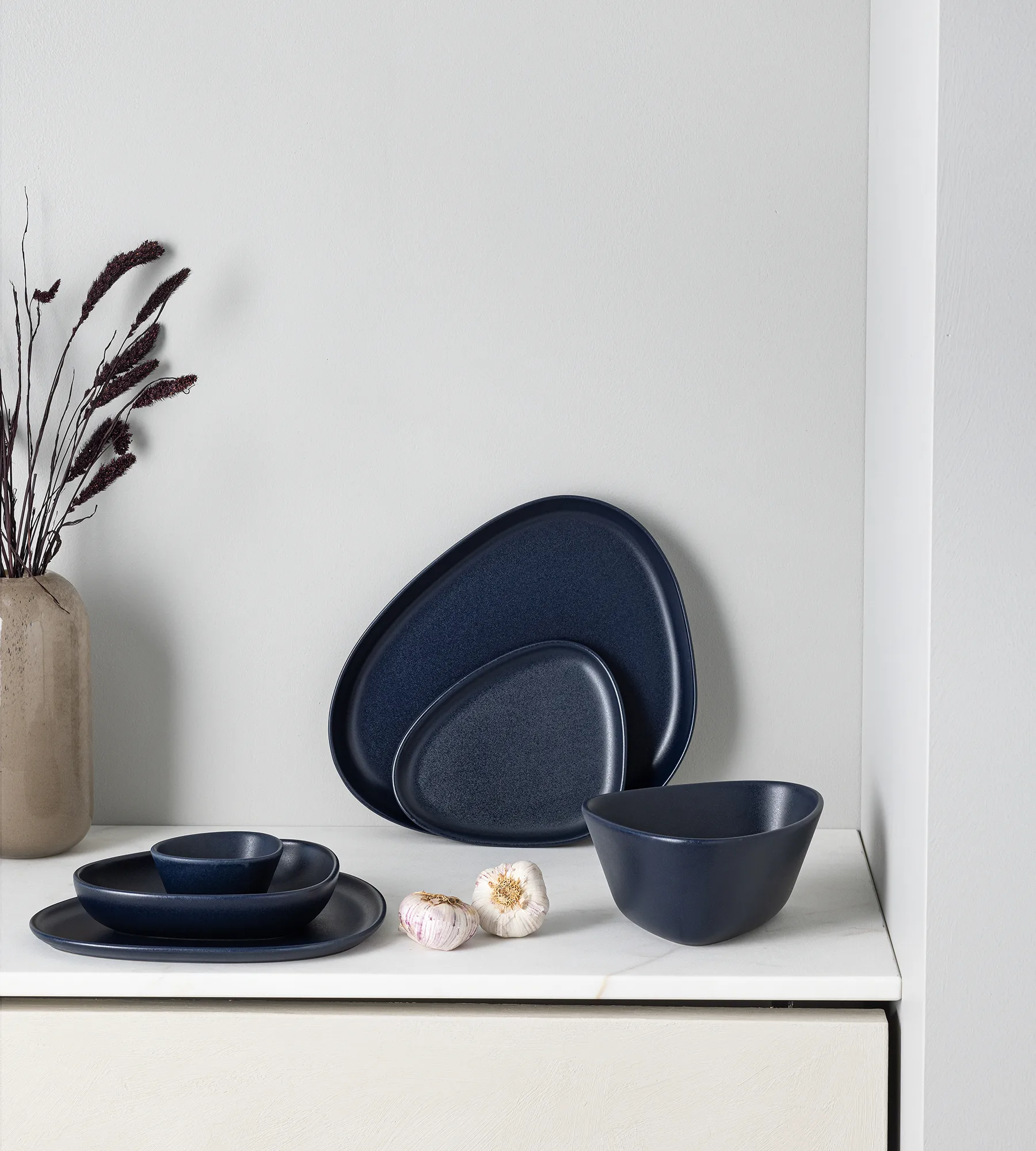 Petite assiette Curve Stoneware 19x22 cm, Navy blue LIND DNA