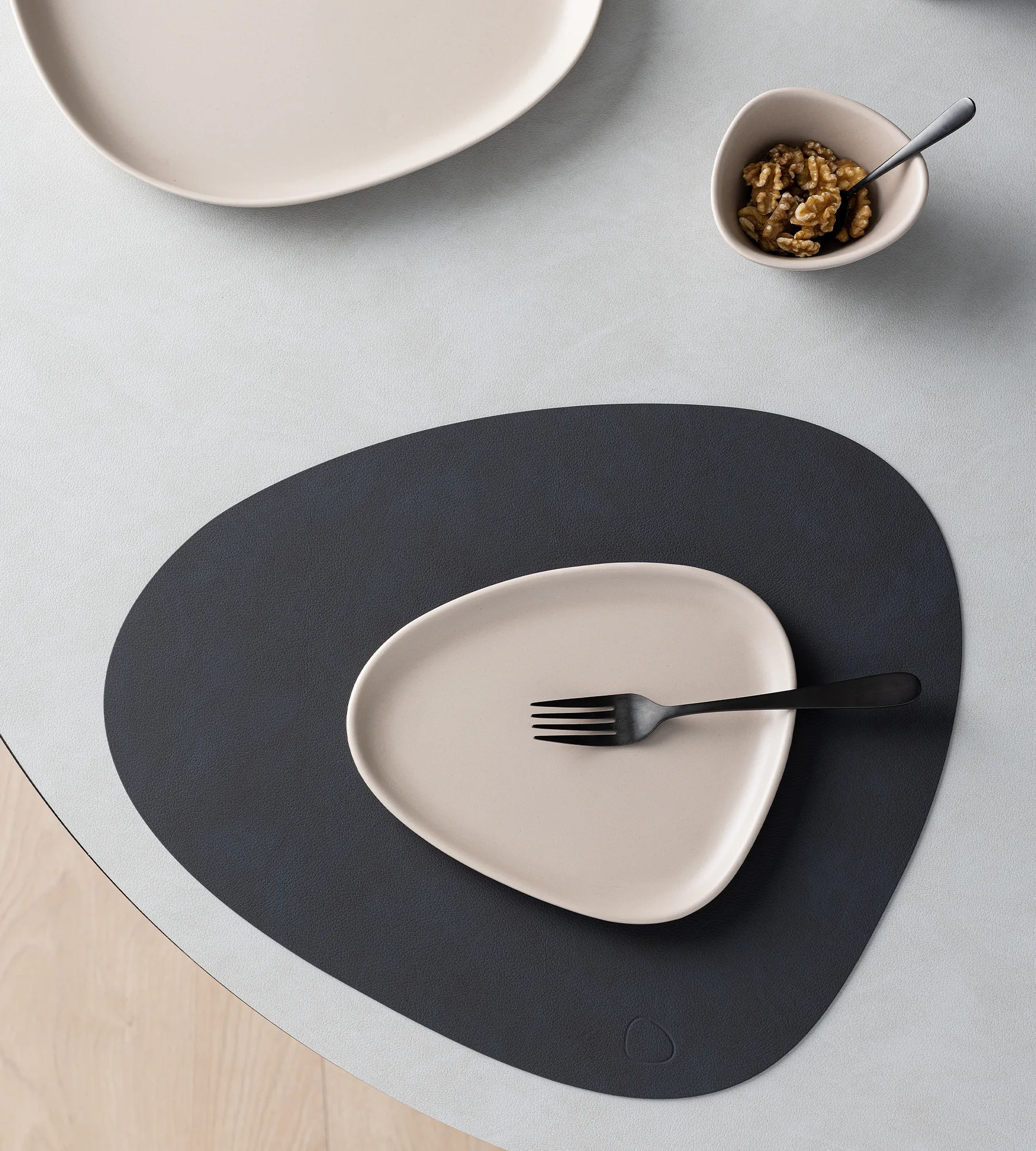 Petite assiette Curve Stoneware 19x22 cm, Sand LIND DNA