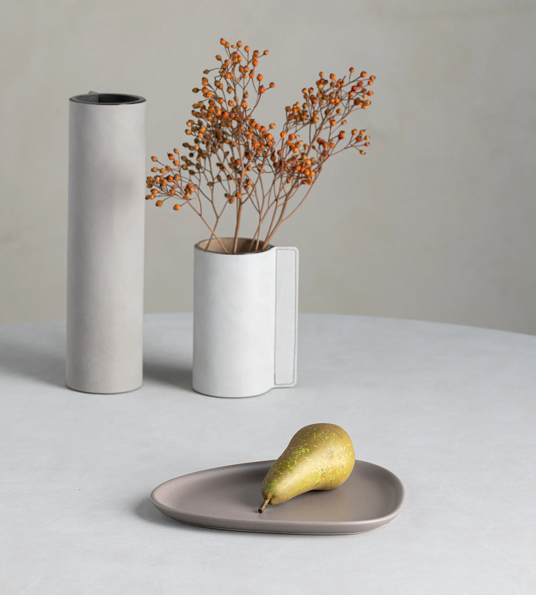 Petite assiette Curve Stoneware 19x22 cm, Warm Grey LIND DNA