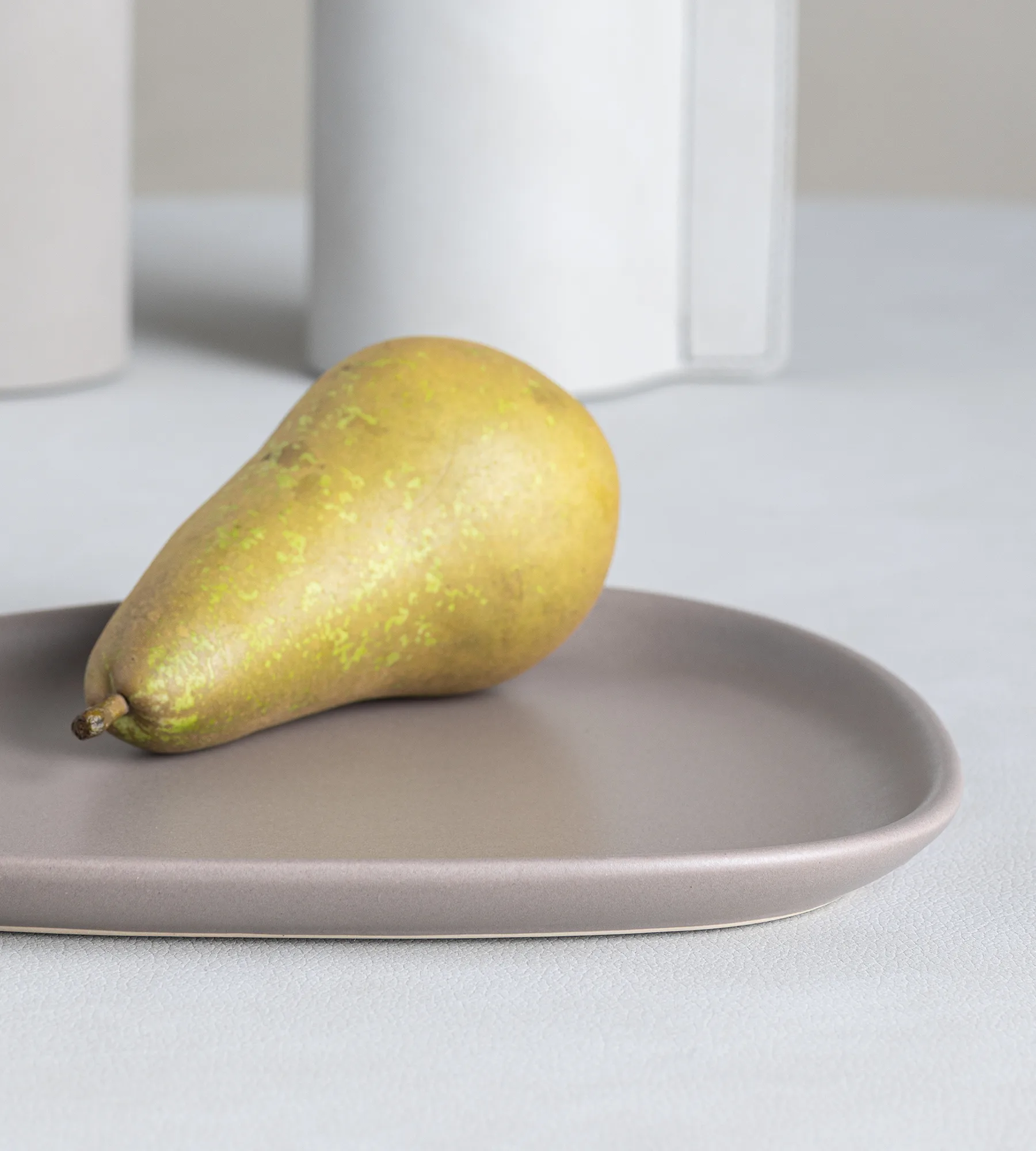 Petite assiette Curve Stoneware 19x22 cm, Warm Grey LIND DNA
