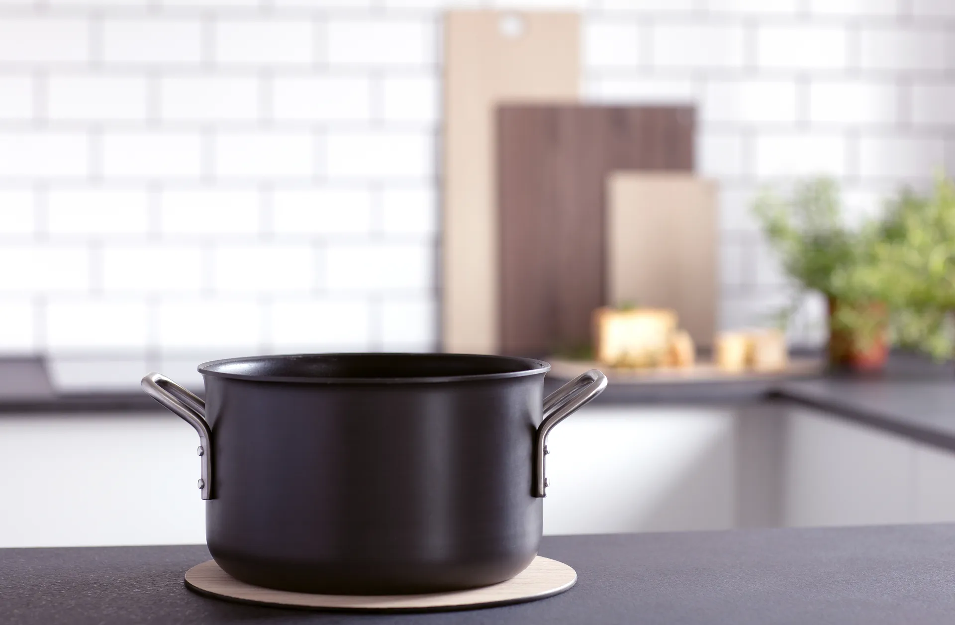 Planche à découper Cut & Serve circle ronde S, Frêne LIND DNA