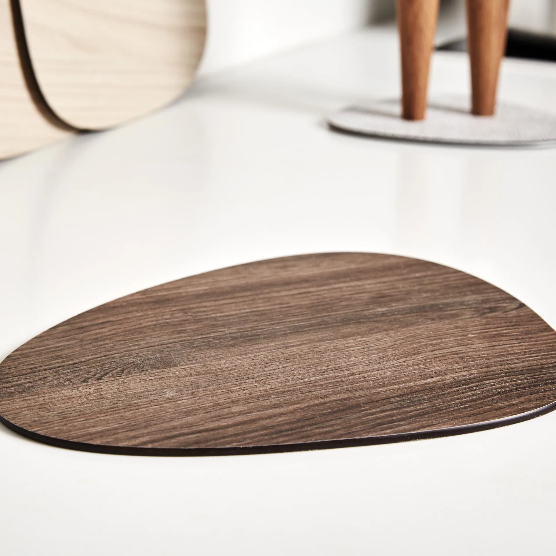 Planche à découper Cut & Serve curve S, Noyer LIND DNA