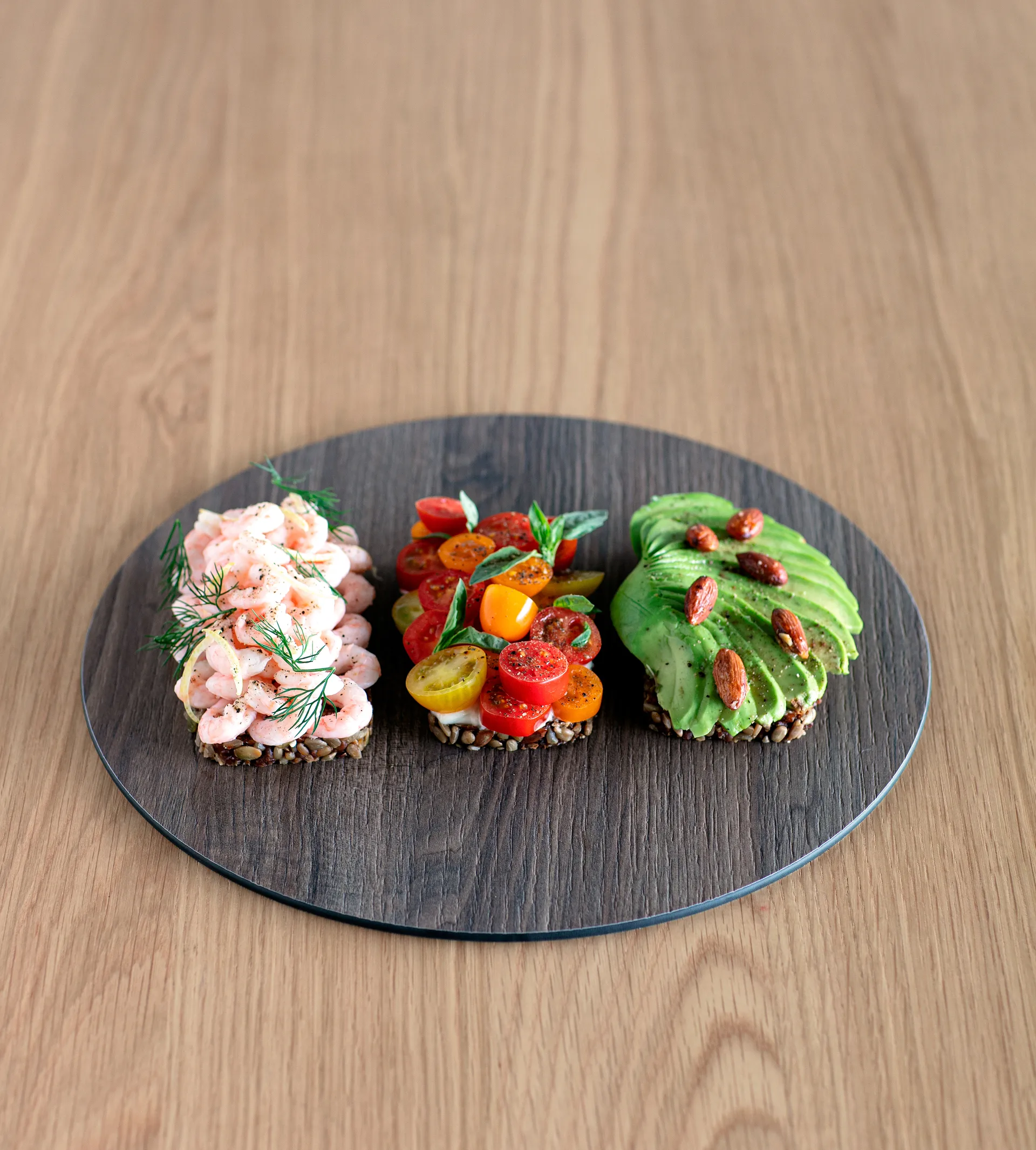 Planche à découper Cut & Serve ronde M, Noyer LIND DNA