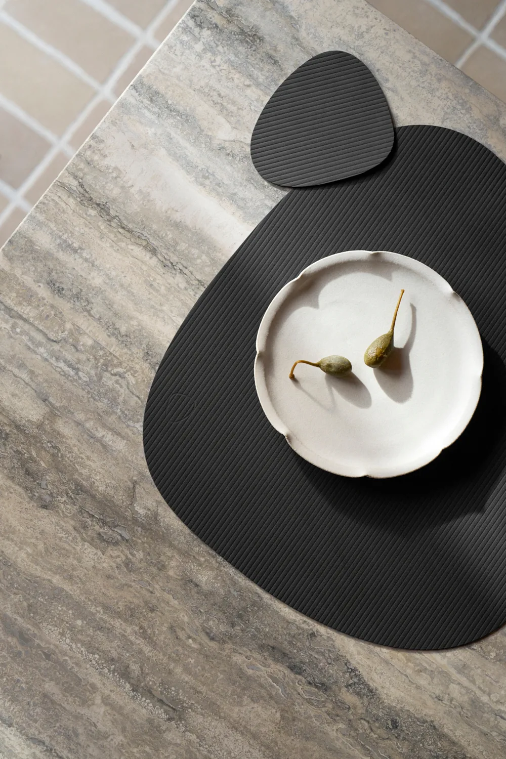 Set de table Corduroy curve L, Black LIND DNA