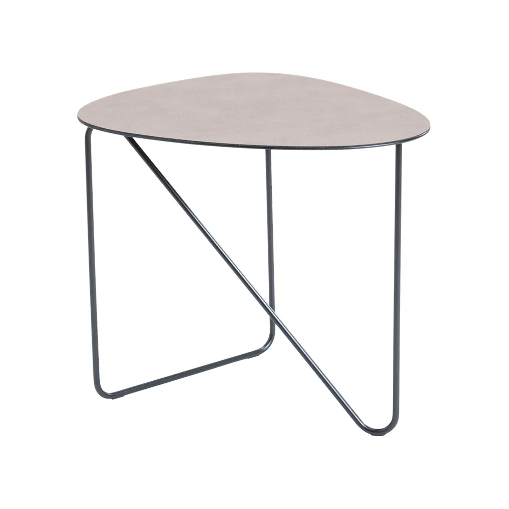 Table basse Curve, cuir warm grey, bull, l LIND DNA