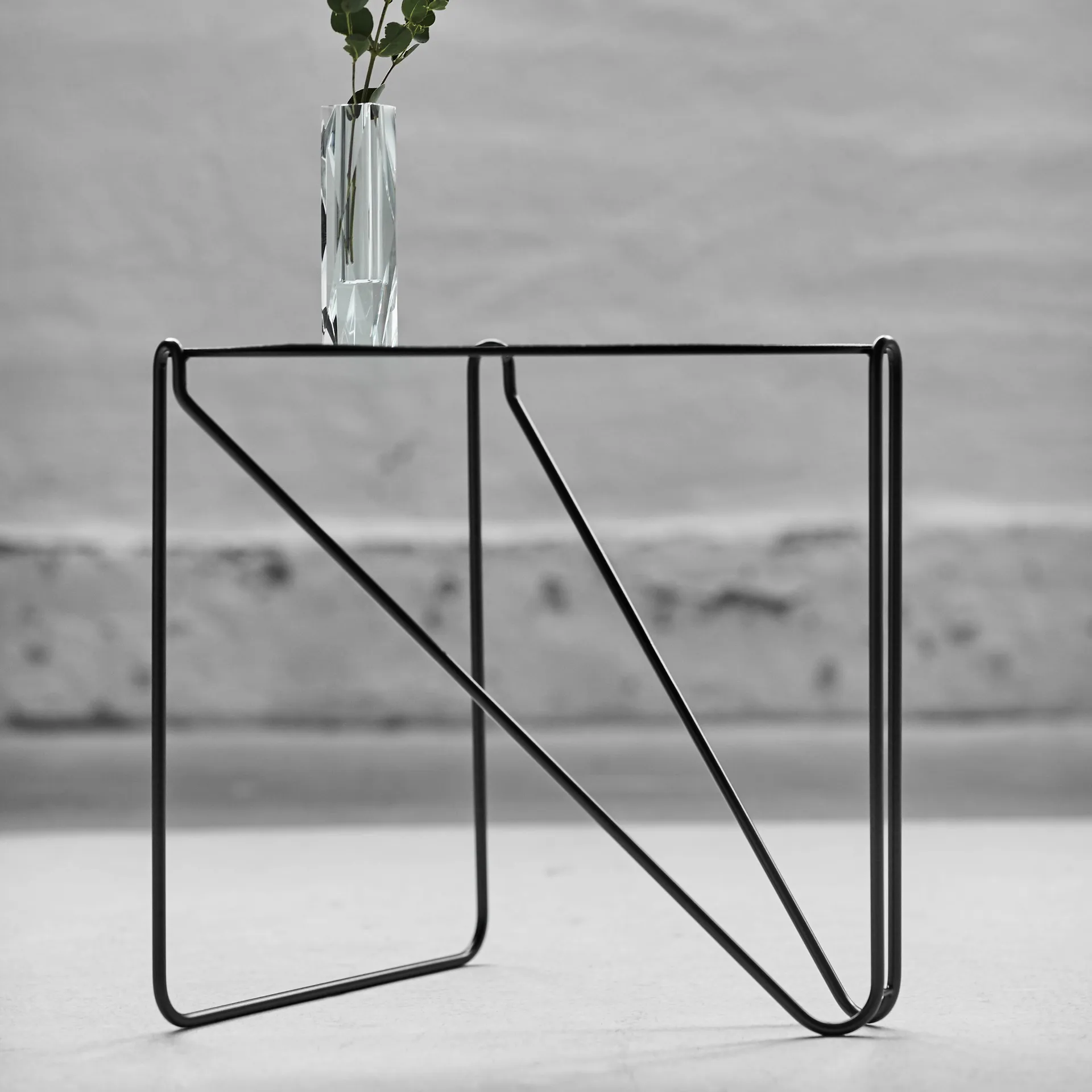 Table d'appoint Curve Chameleon Hippo, Black-anthracite LIND DNA