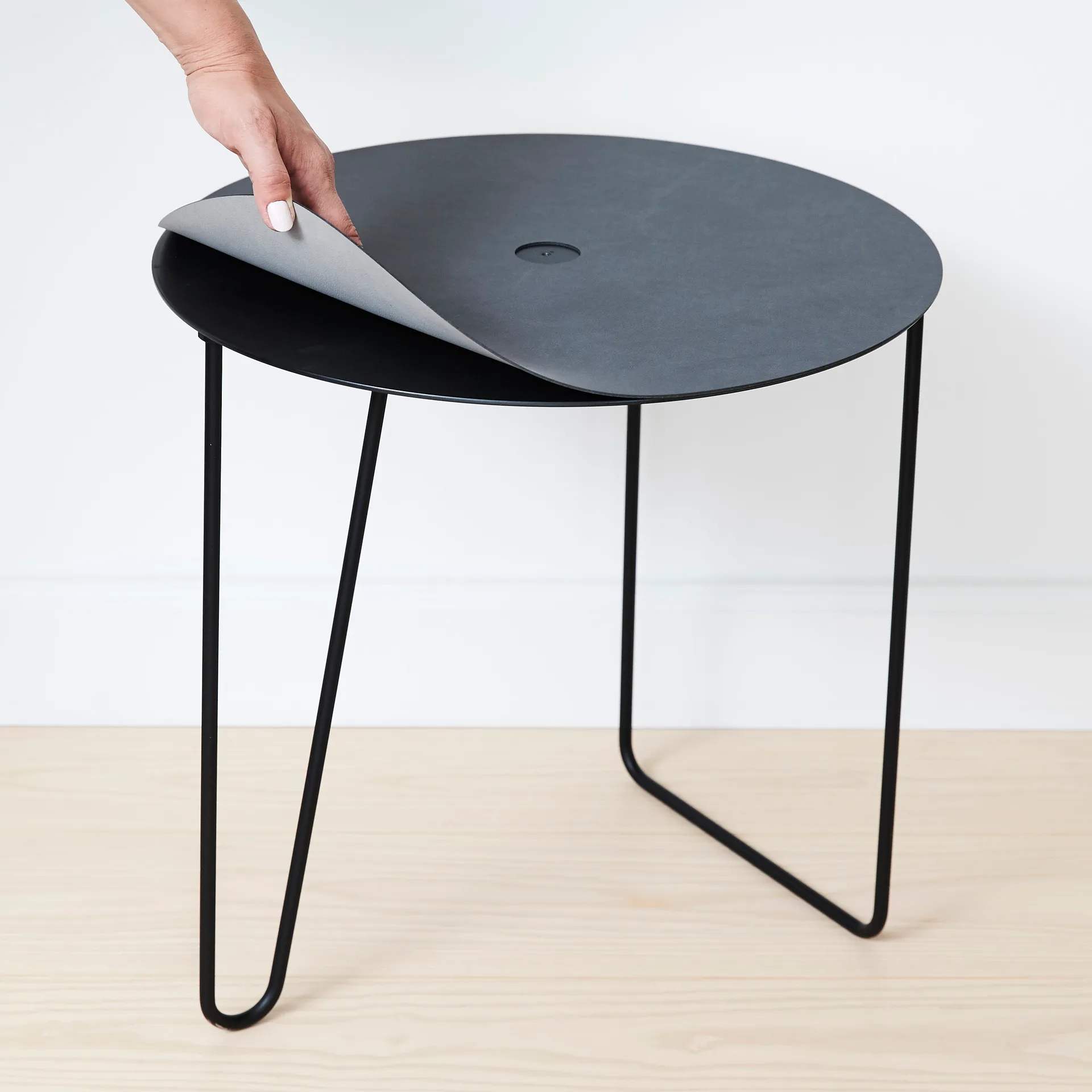 Table d'appoint TurnTable Nupo L, Anthracite-gris clair LIND DNA