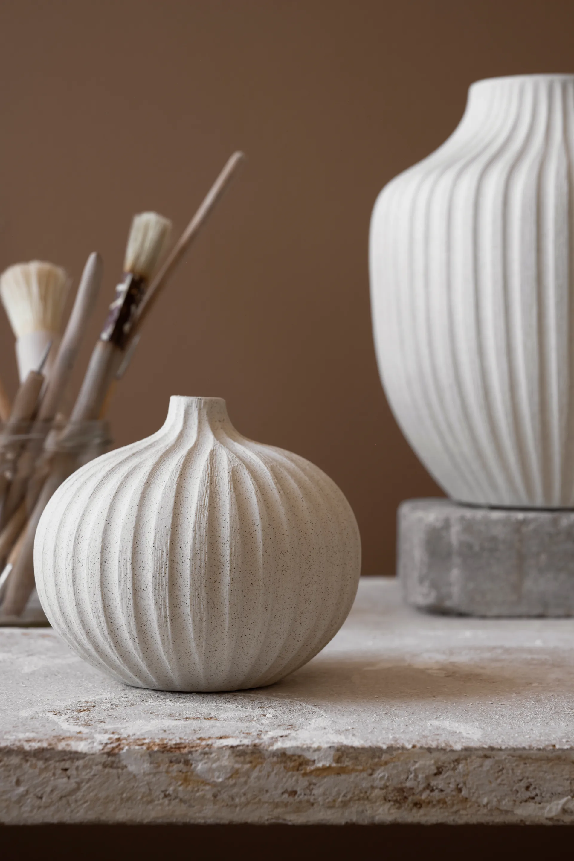 Vase Bari, Sand white light deep line, L Lindform