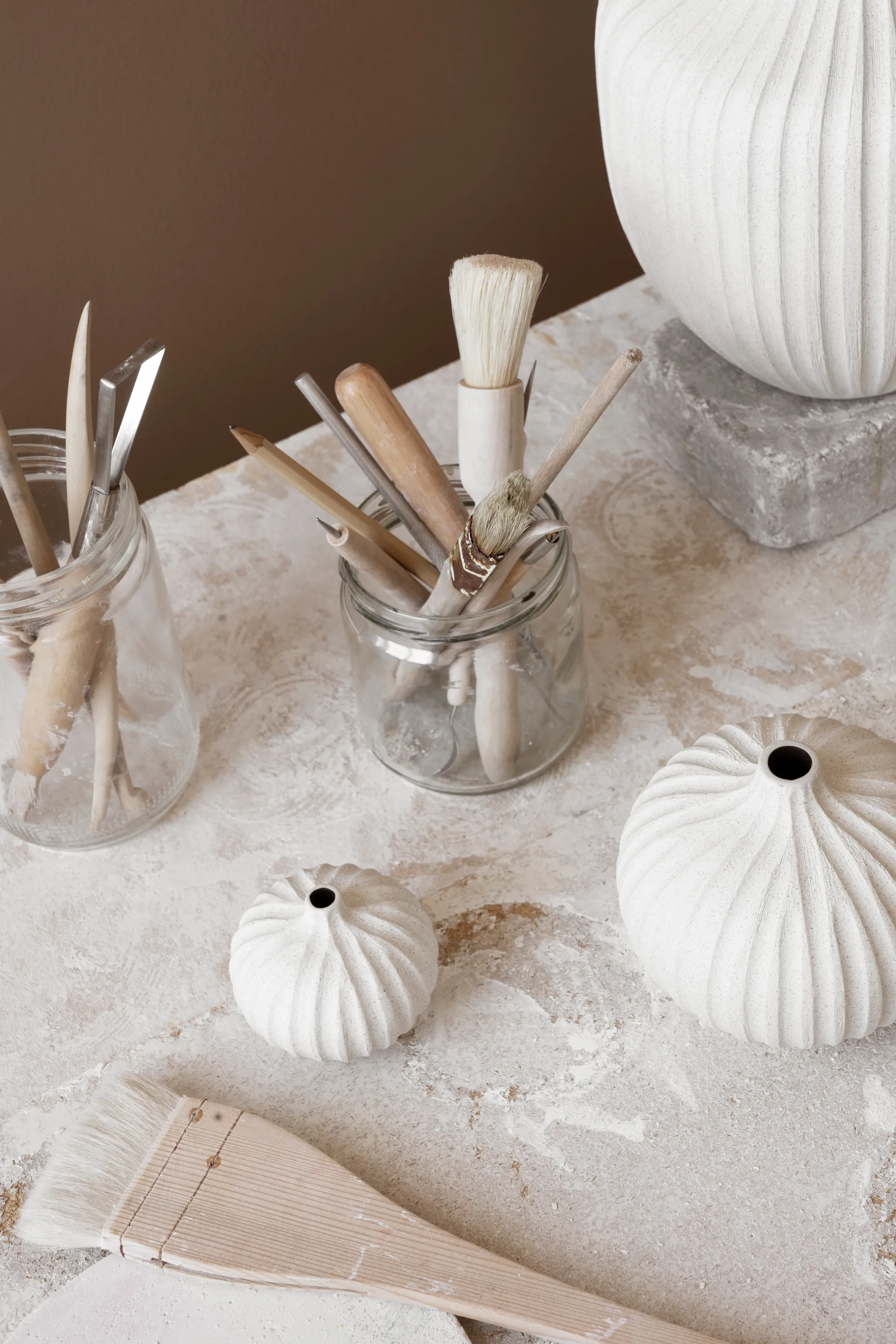 Vase Bari, Sand white light deep line, S Lindform