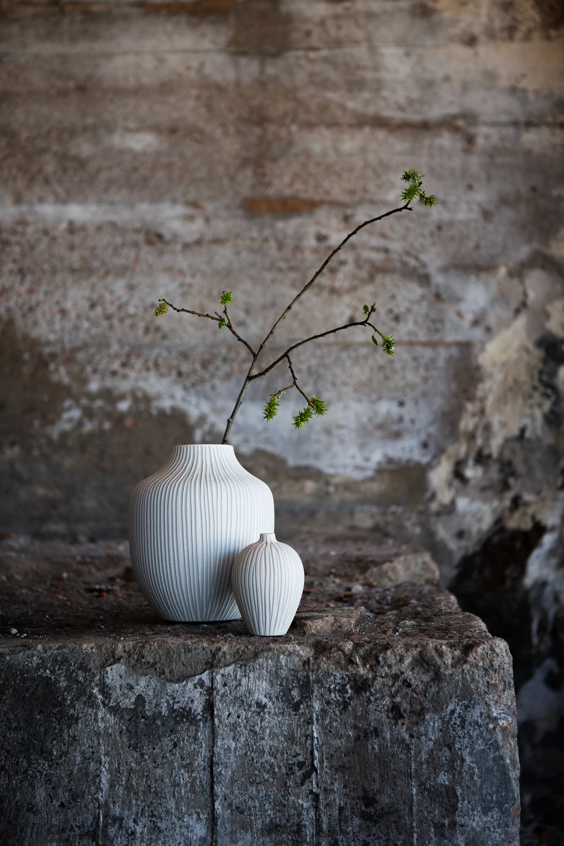 Vase Ebba medium, Sand white stone stripe Lindform