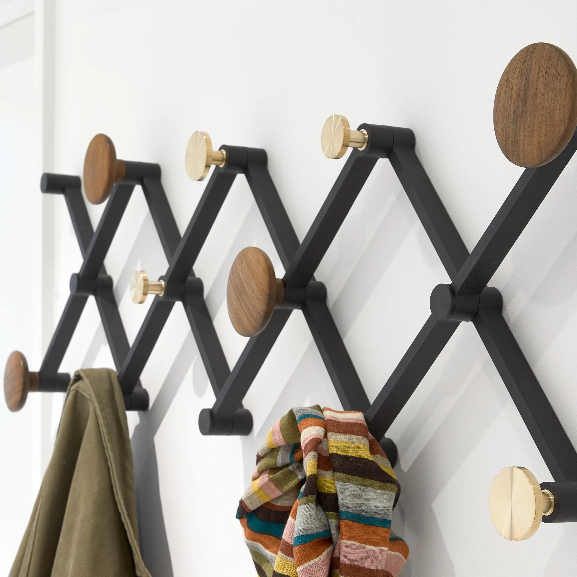 Porte vêtements X•TEND, Noyer LoCa