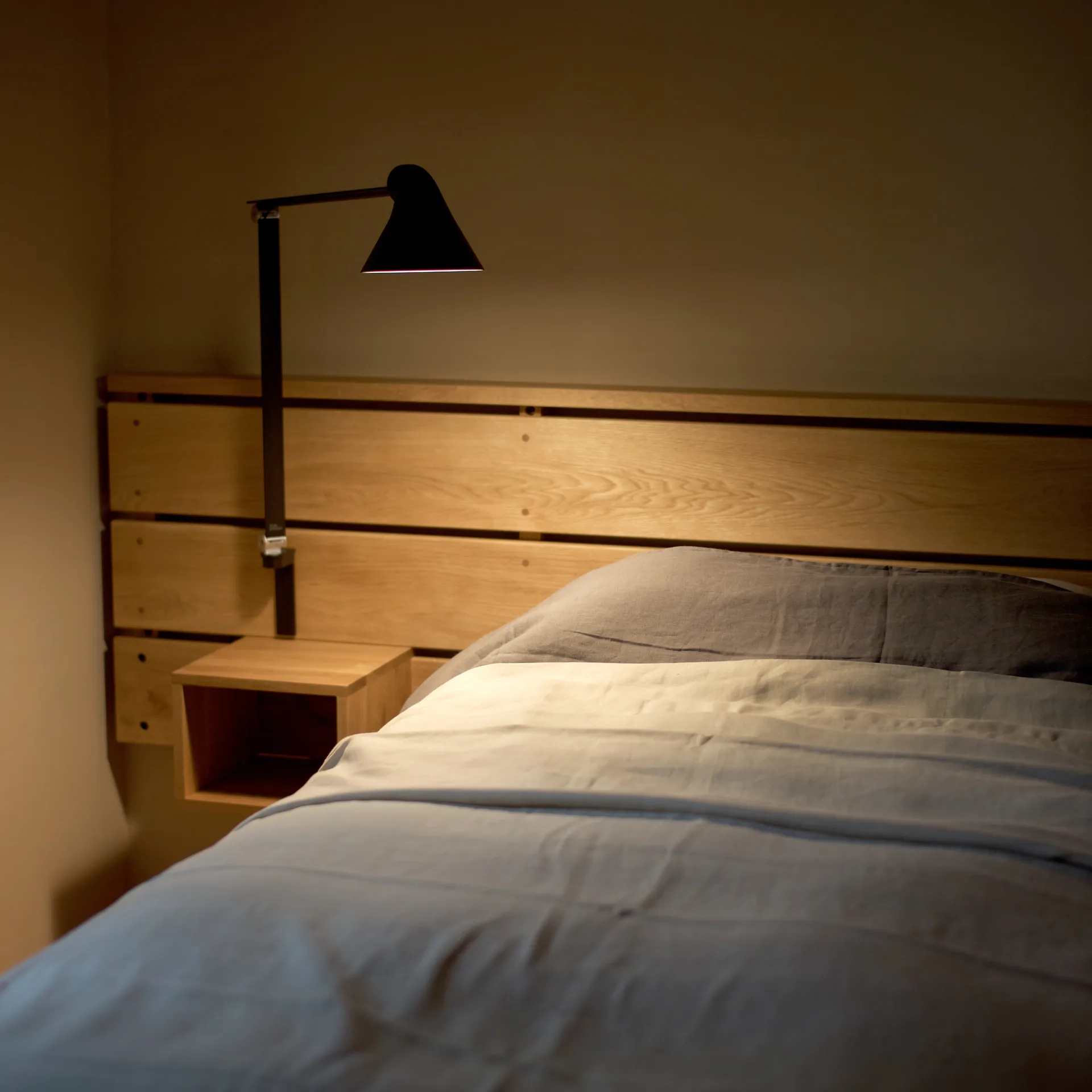 Applique murale NJP bras long, Noir Louis Poulsen