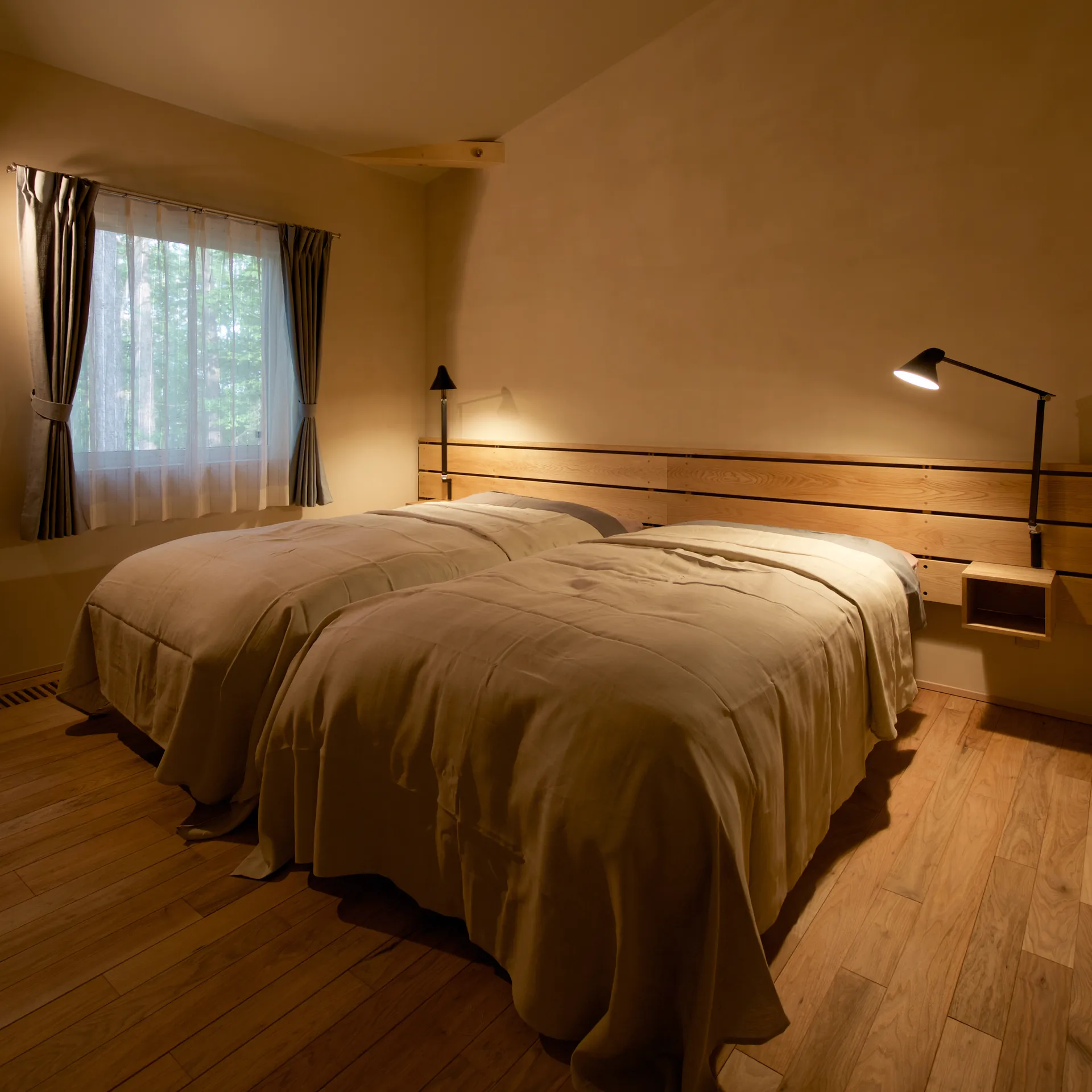 Applique murale NJP bras long, Noir Louis Poulsen