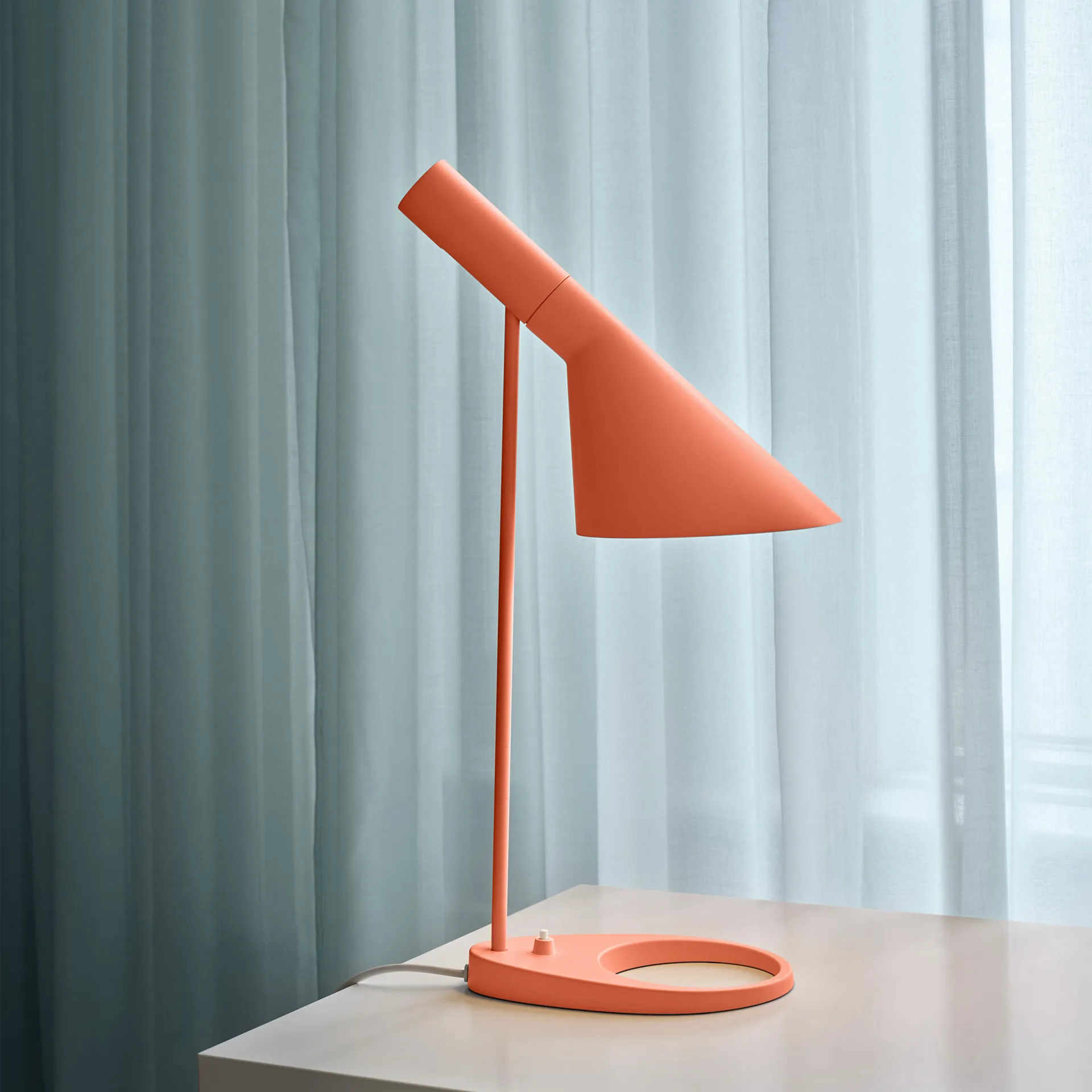 Lampe de table AJ MINI, Electric orange Louis Poulsen