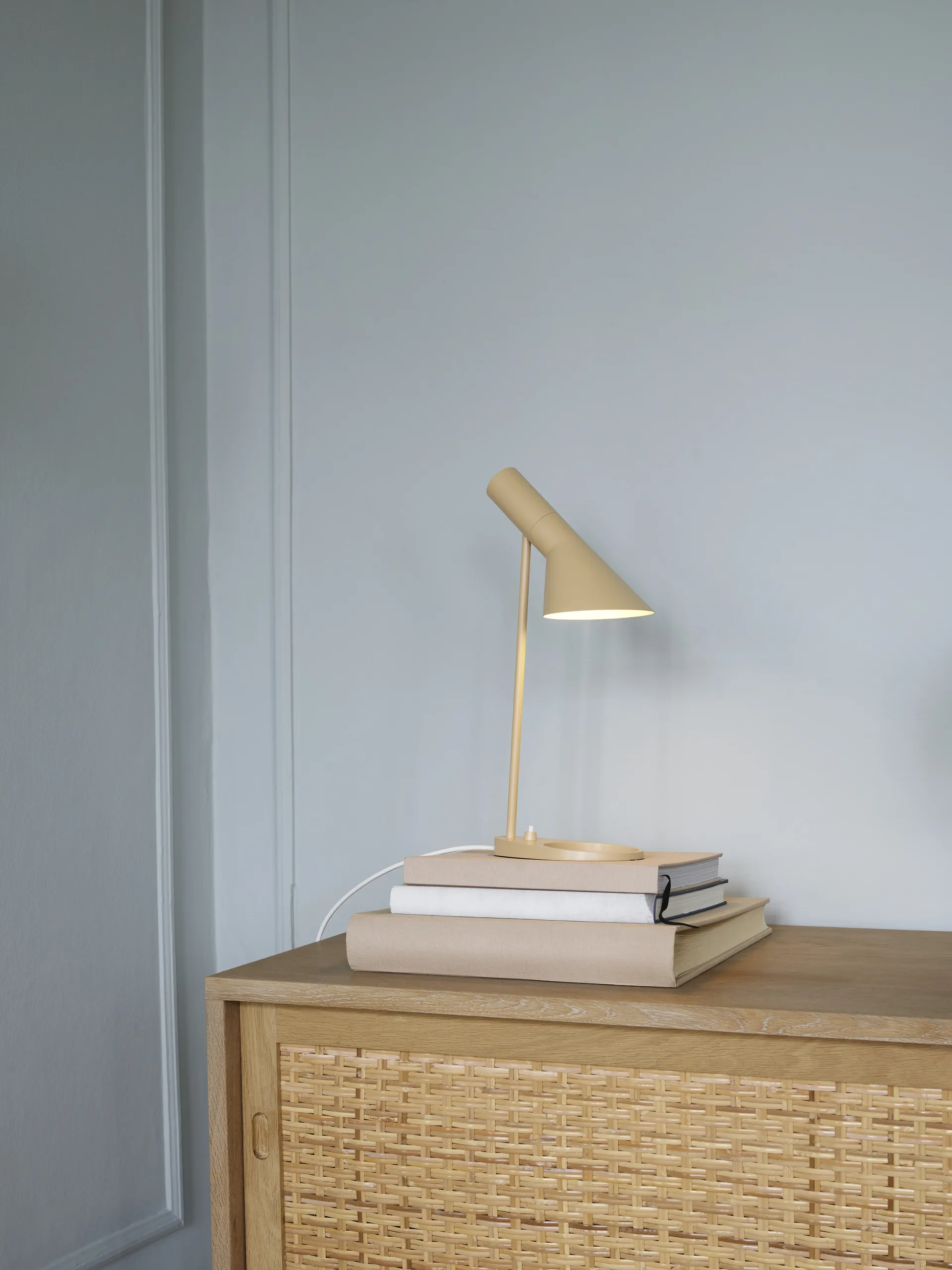 Lampe de table AJ MINI, Warm sand Louis Poulsen