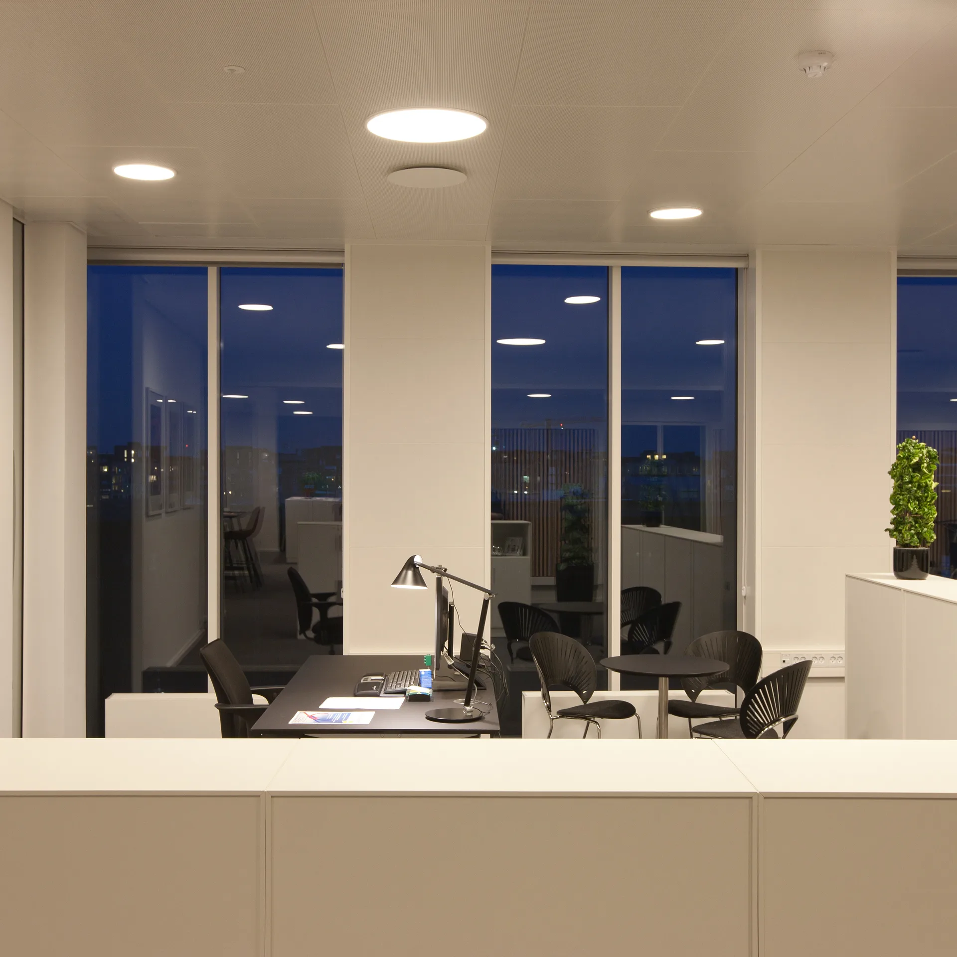 Lampe de table NJP, Noir Louis Poulsen