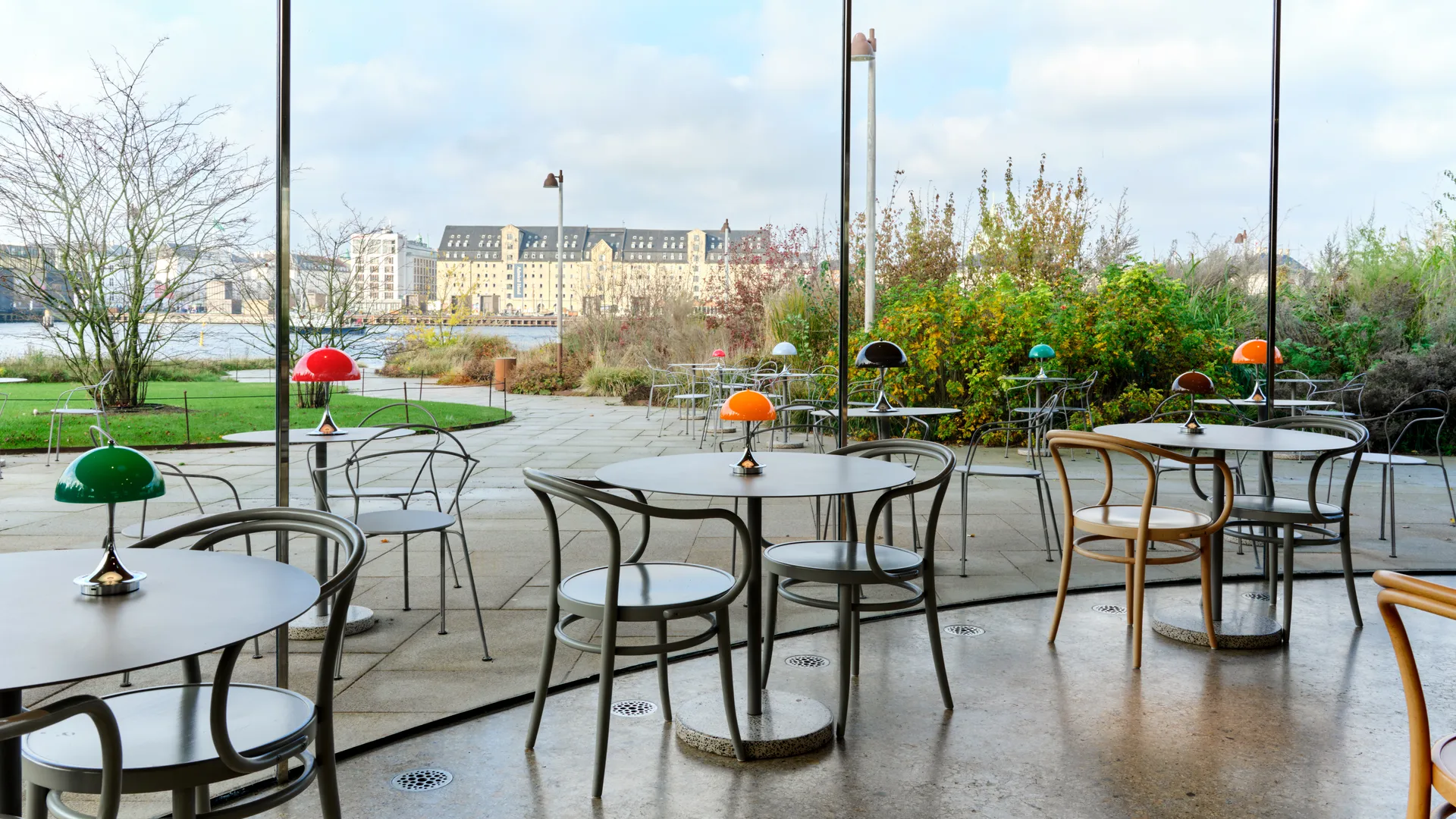 Lampe de table Panthella 160 Portable v3, Original Opal Red Louis Poulsen