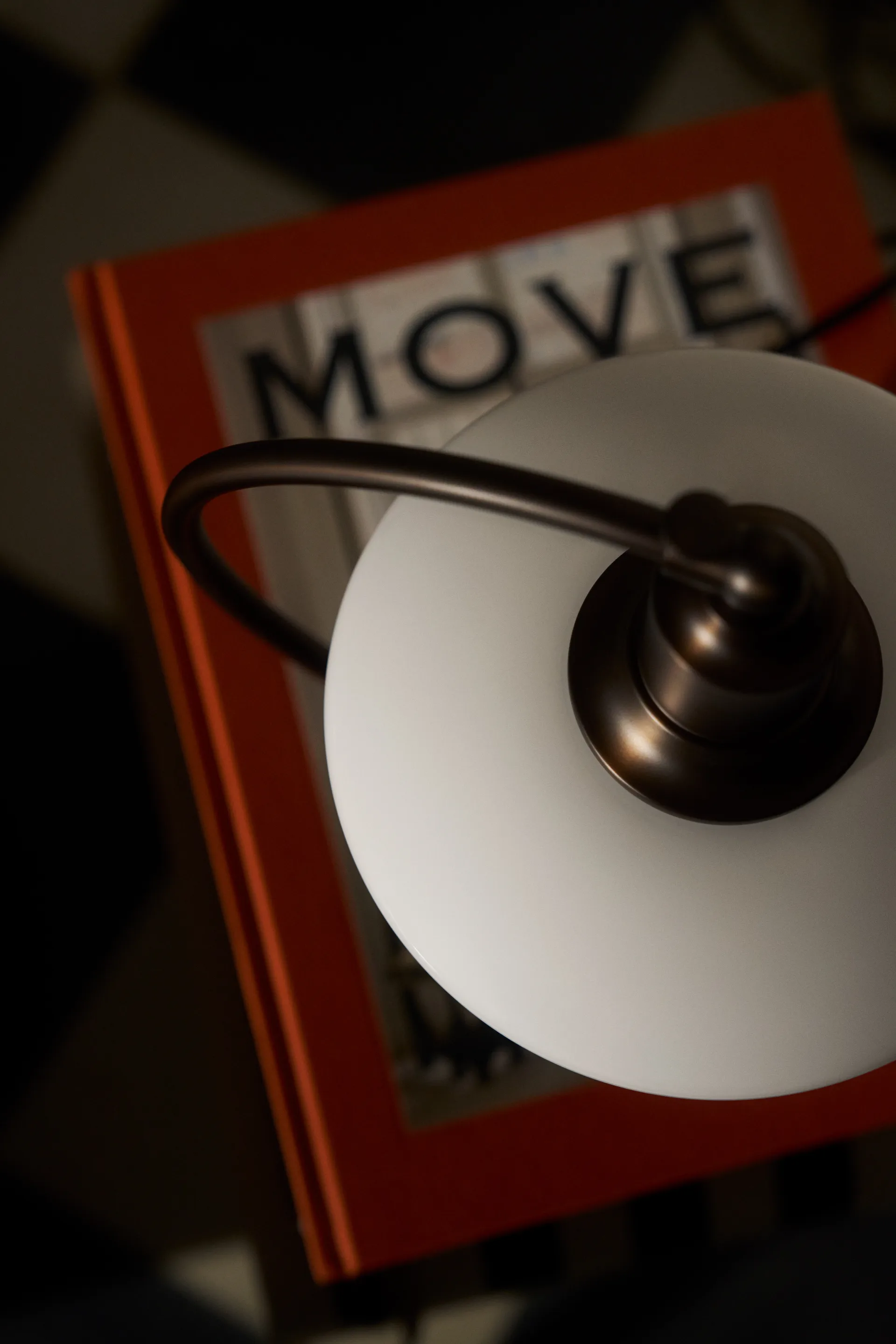 Lampe de table PH 2/2 Luna, Aged brass-verre opale Louis Poulsen