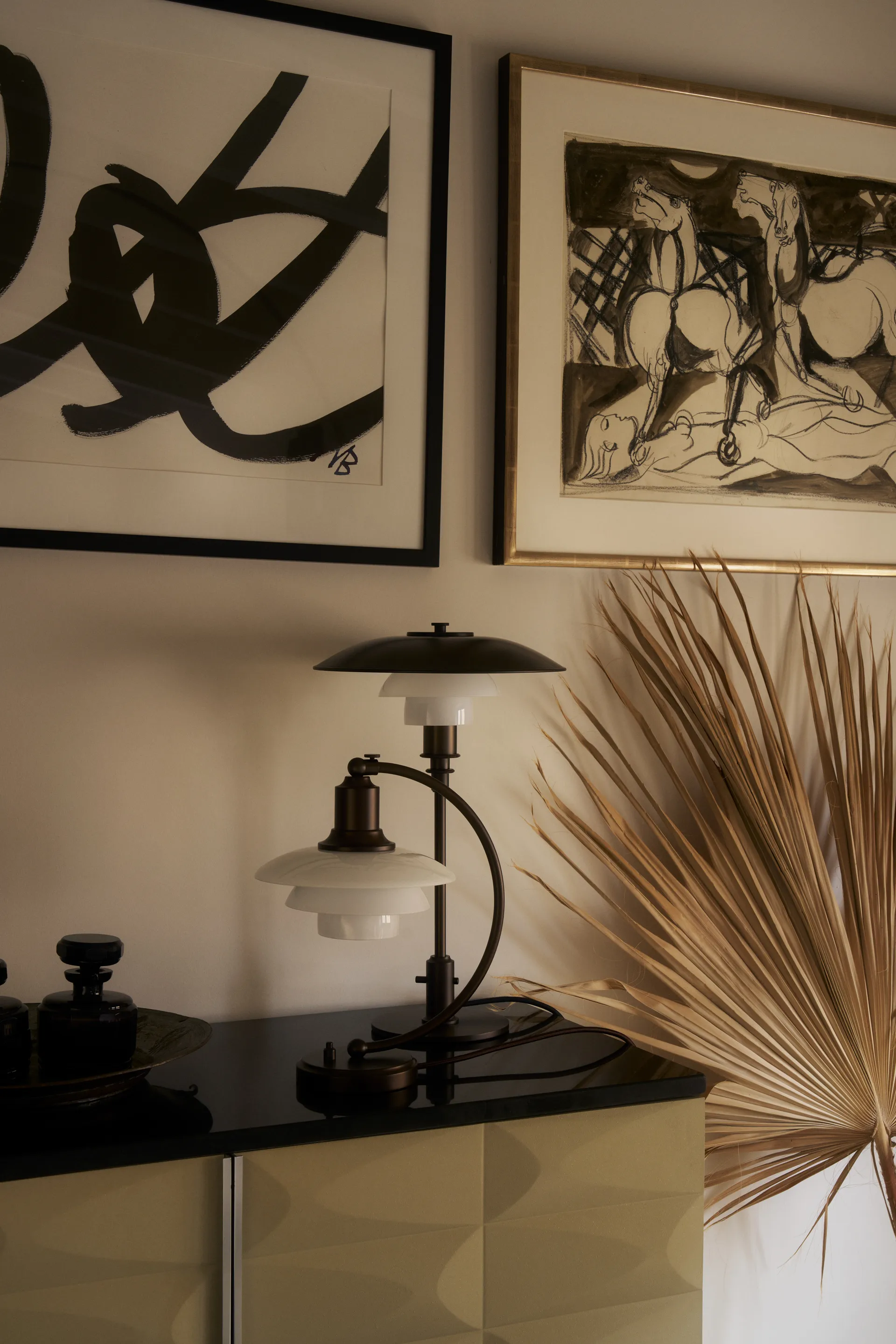 Lampe de table PH 2/2 Luna, Aged brass-verre opale Louis Poulsen