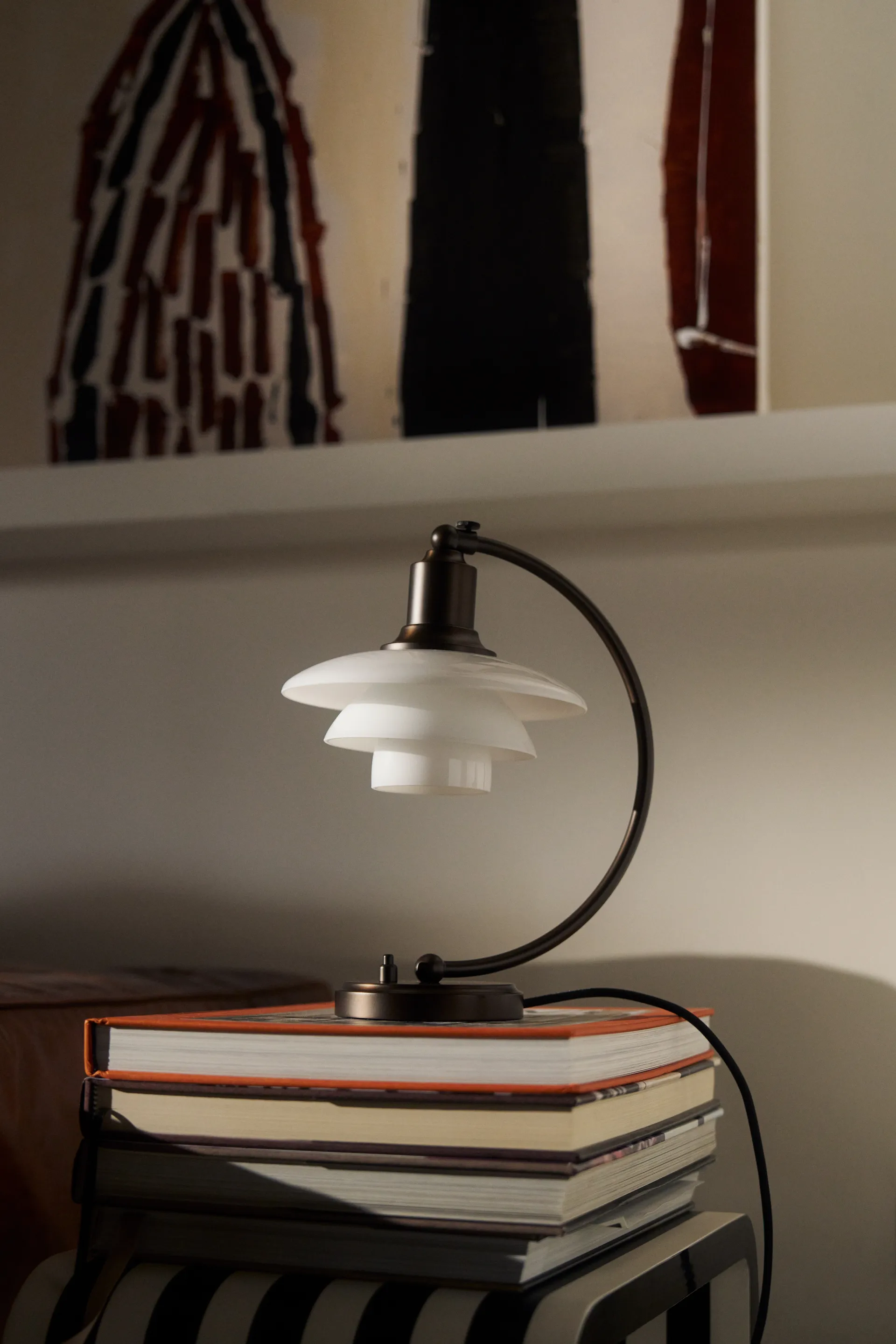 Lampe de table PH 2/2 Luna, Aged brass-verre opale Louis Poulsen