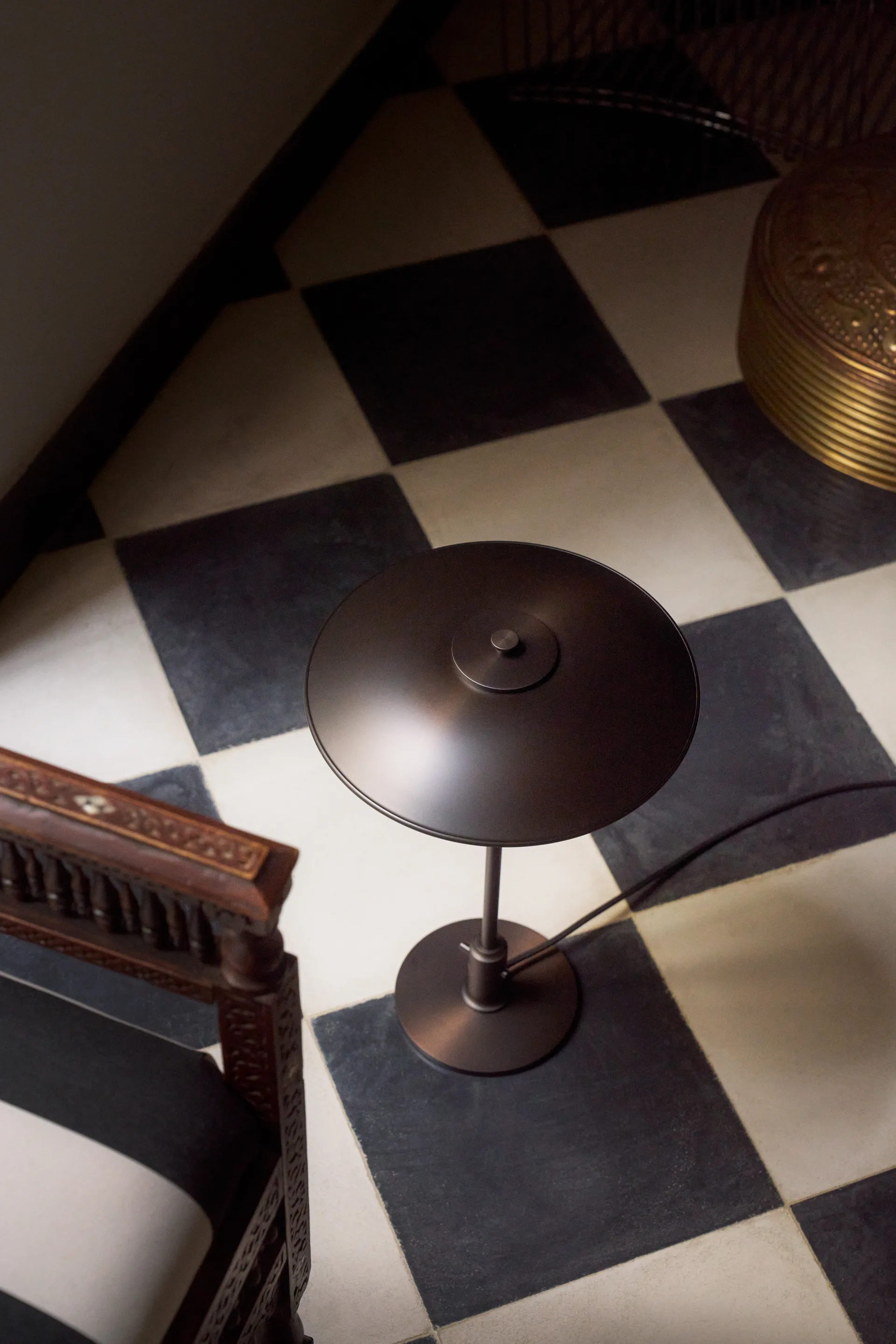 Lampe de table PH 3/2 Luna, Aged brass-verre opale Louis Poulsen